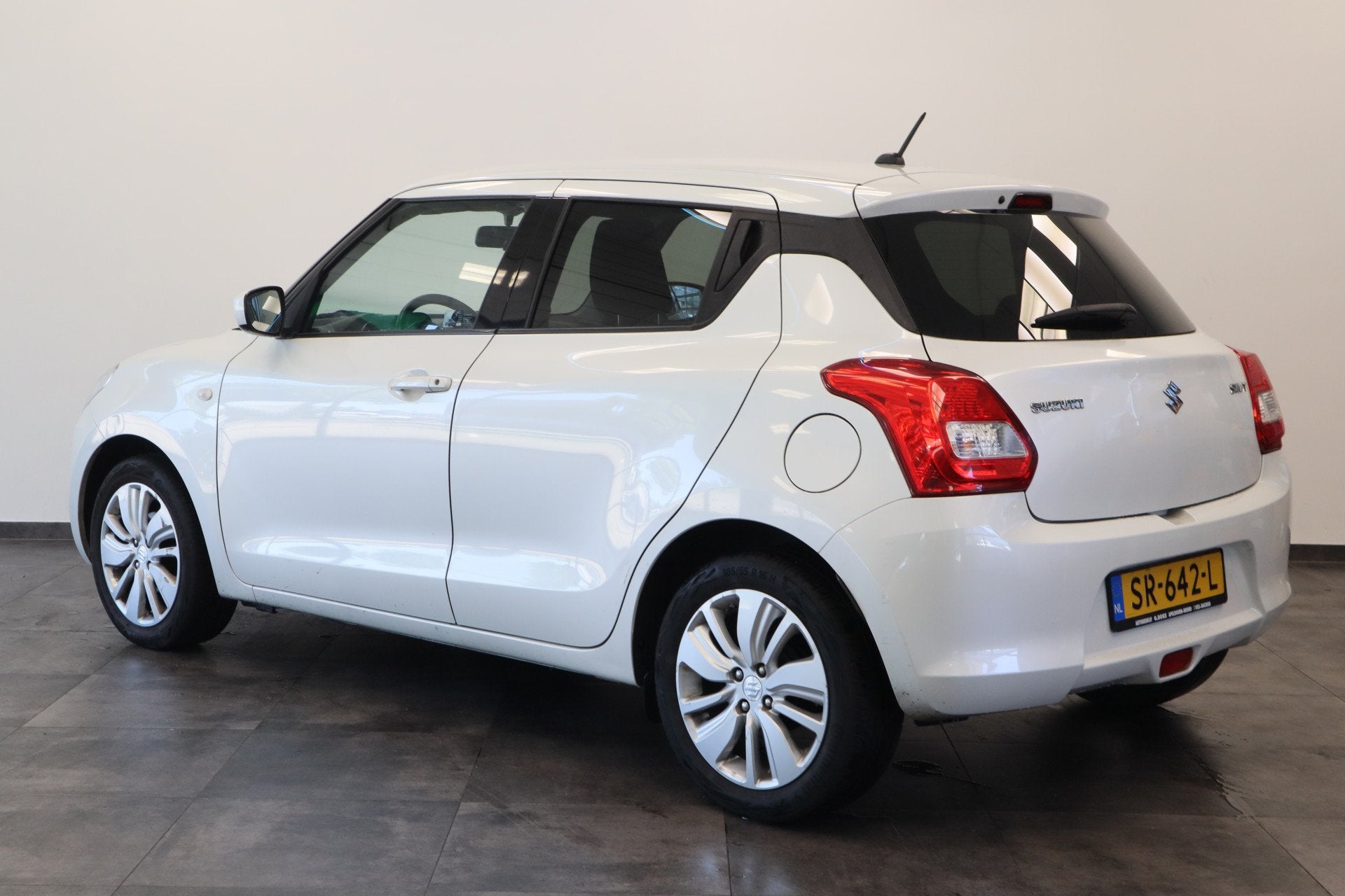 Suzuki Swift 1.2 Select Stoelverwarming 16'' Elec. ramen Iso, Auto's, Suzuki, Voorwielaandrijving, Stof, Gebruikt, 4 cilinders