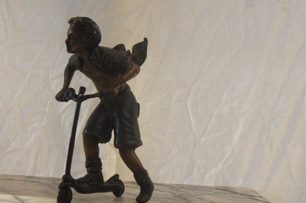 Beeld van jongen op de step Brons, Antiek en Kunst, Kunst | Beelden en Houtsnijwerken, Beeld, Brons, Ophalen