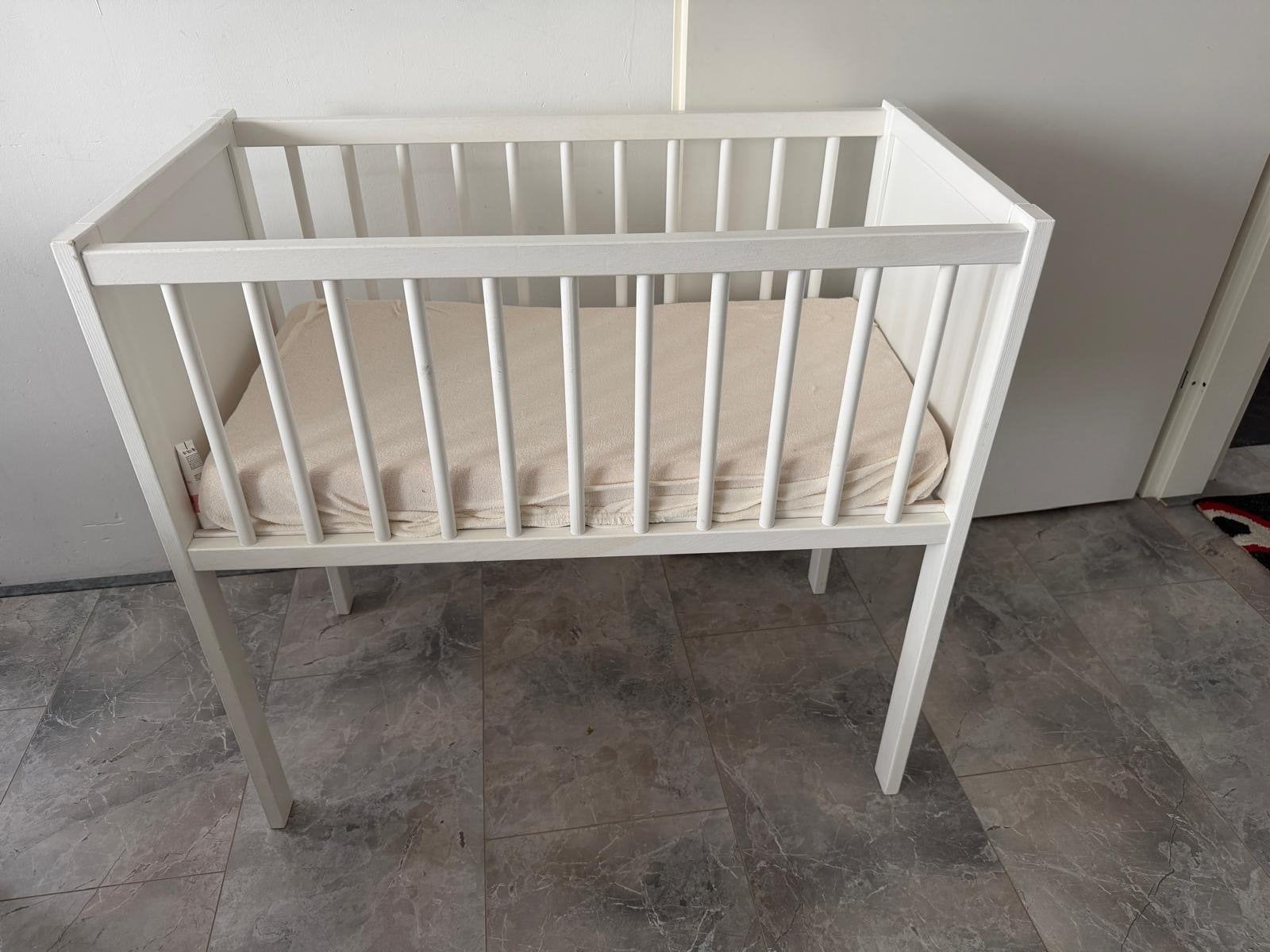 Wit houten wiegje met matrasje, Kinderen en Baby's, Ophalen, Gebruikt, Wieg