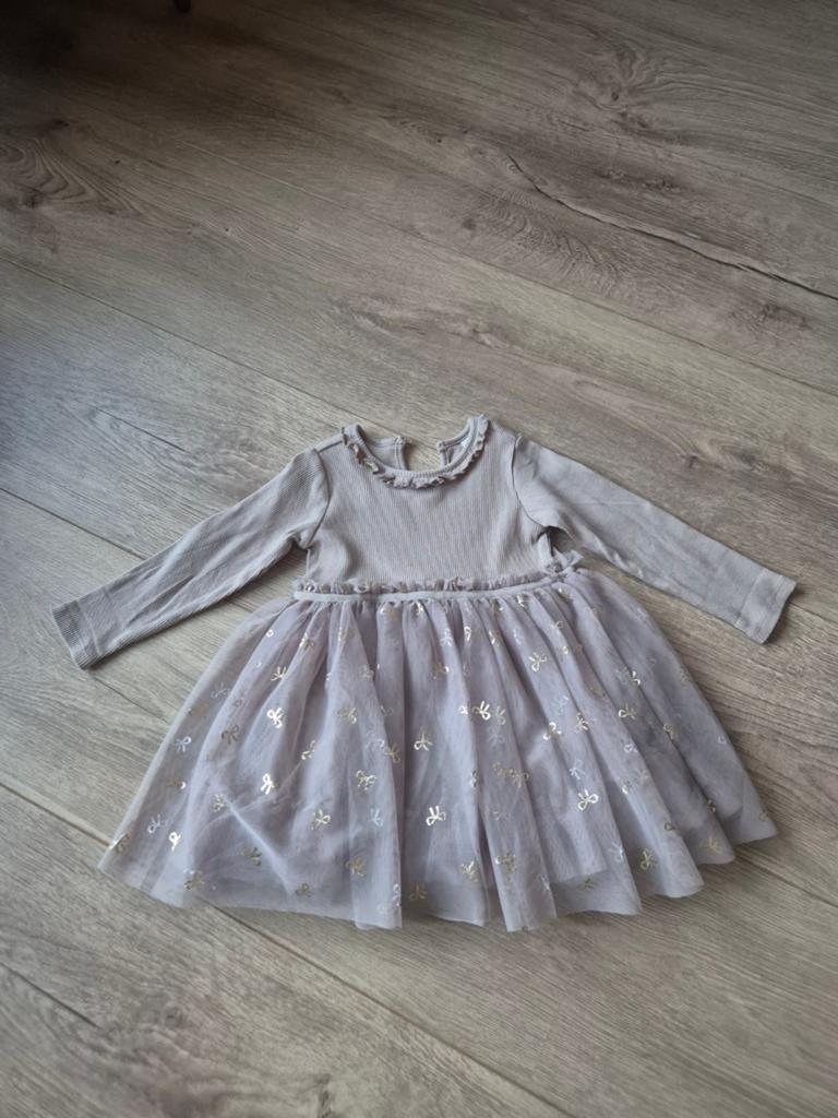 H&M jurk met tulen rok en strikjesprint beige maat 86, Kinderen en Baby's, Babykleding | Maat 86, Meisje, Jurkje of Rokje, H&M