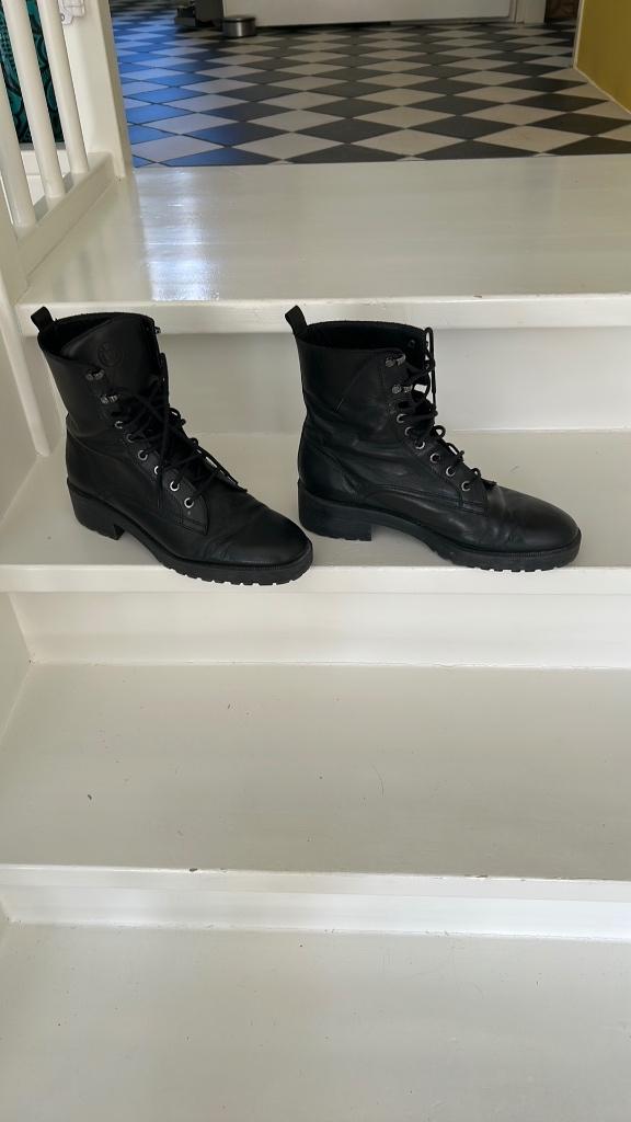 Dameslaarzen maat 41 zwart leer zgan Massimo Dutti, Kleding | Dames, Schoenen, Zwart, Lage of Enkellaarzen, Ophalen of Verzenden