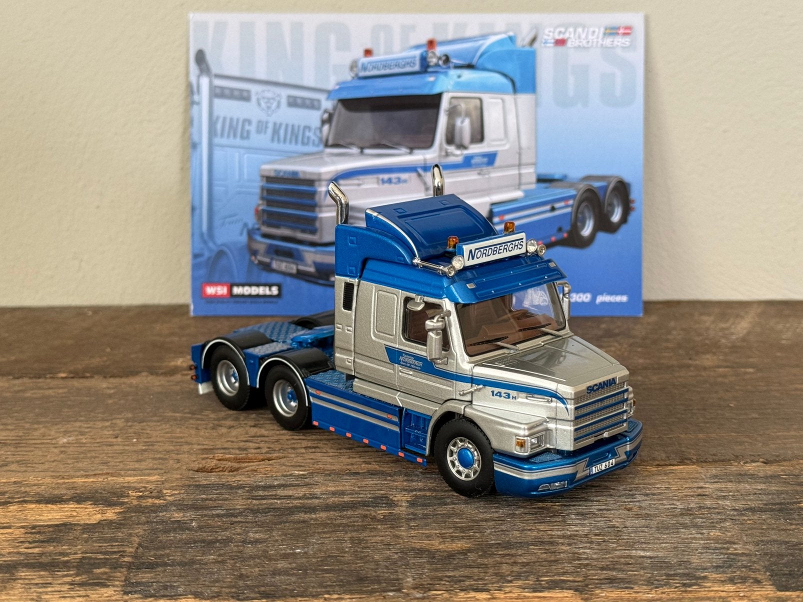 WSI - Scania 143 Torpedo Nordberghs, Hobby en Vrije tijd, Modelauto's | 1:50, Verzenden, Zo goed als nieuw, Bus of Vrachtwagen