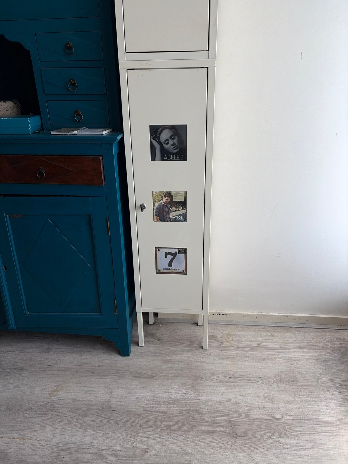 Set van 2 stuks witte metalen cd/ dvd kastje zonder inhoud, Huis en Inrichting, Kasten | Overige, Ophalen, Gebruikt
