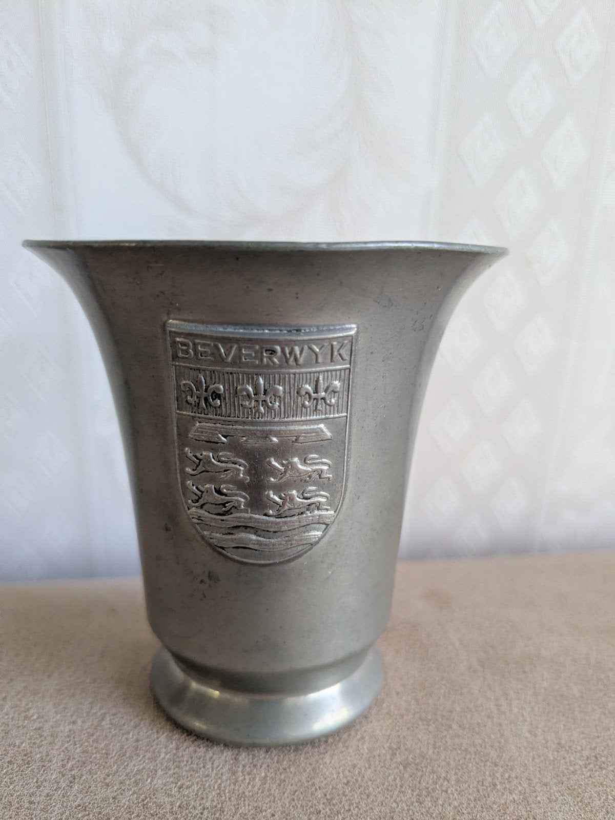 Vintage tinnen beker met wapen van Beverwijk, Ophalen of Verzenden
