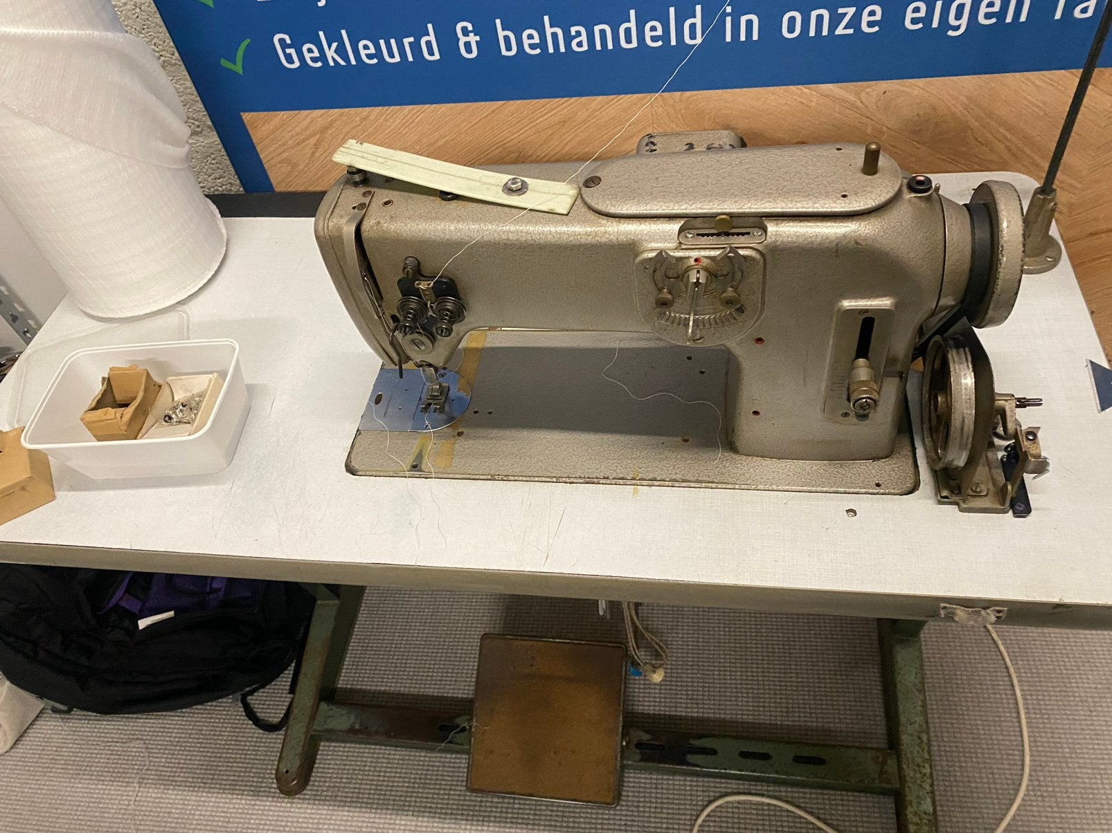 Lockmachine en twee industriele naaimachines, Hobby en Vrije tijd, Naaimachines en Toebehoren, Gebruikt, Lockmachine, Industrieel