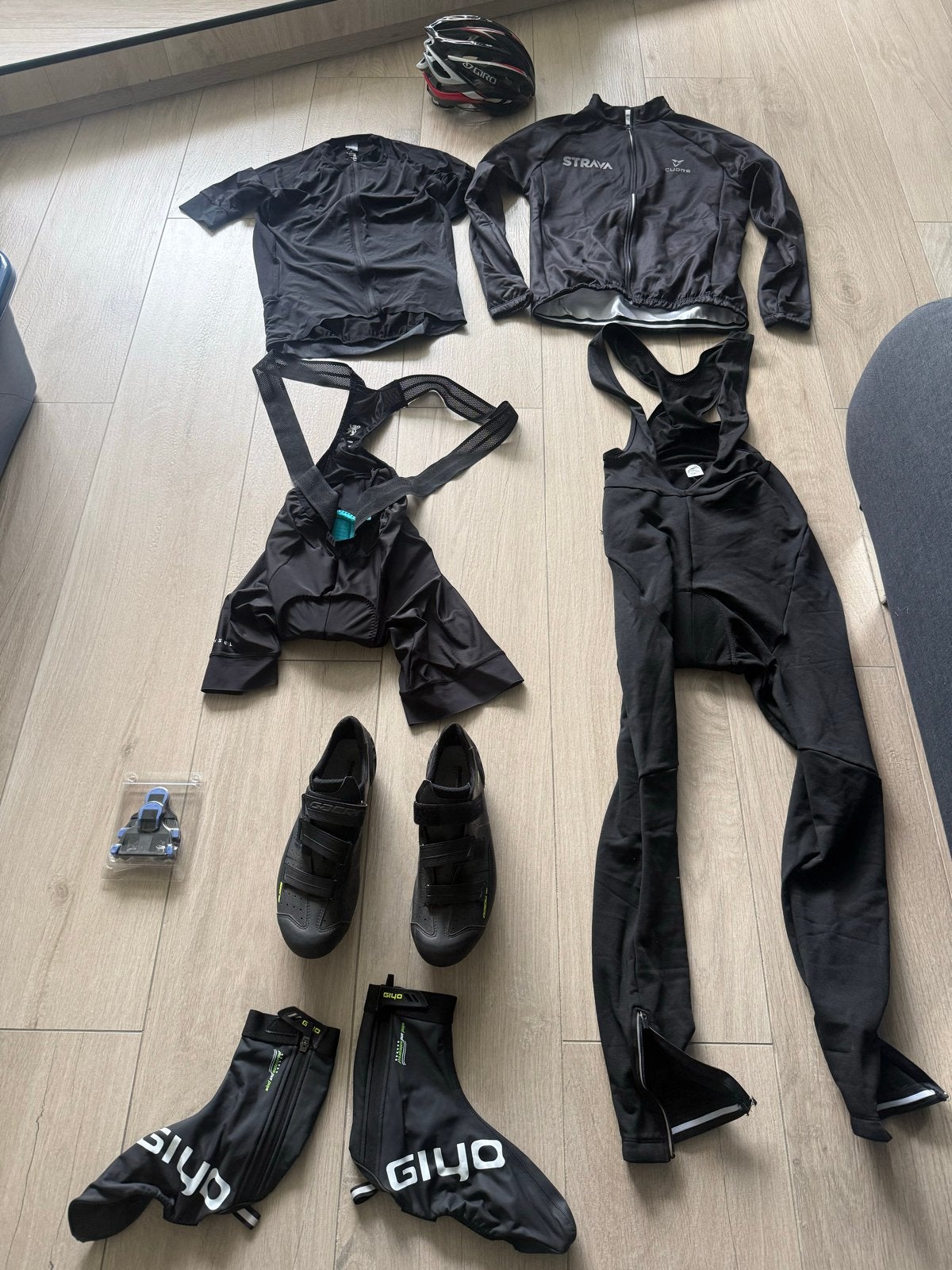 Fietskleding: schoenen, overtrekken, broeken, shirts, helm, Heren, Ophalen of Verzenden, Zo goed als nieuw, L