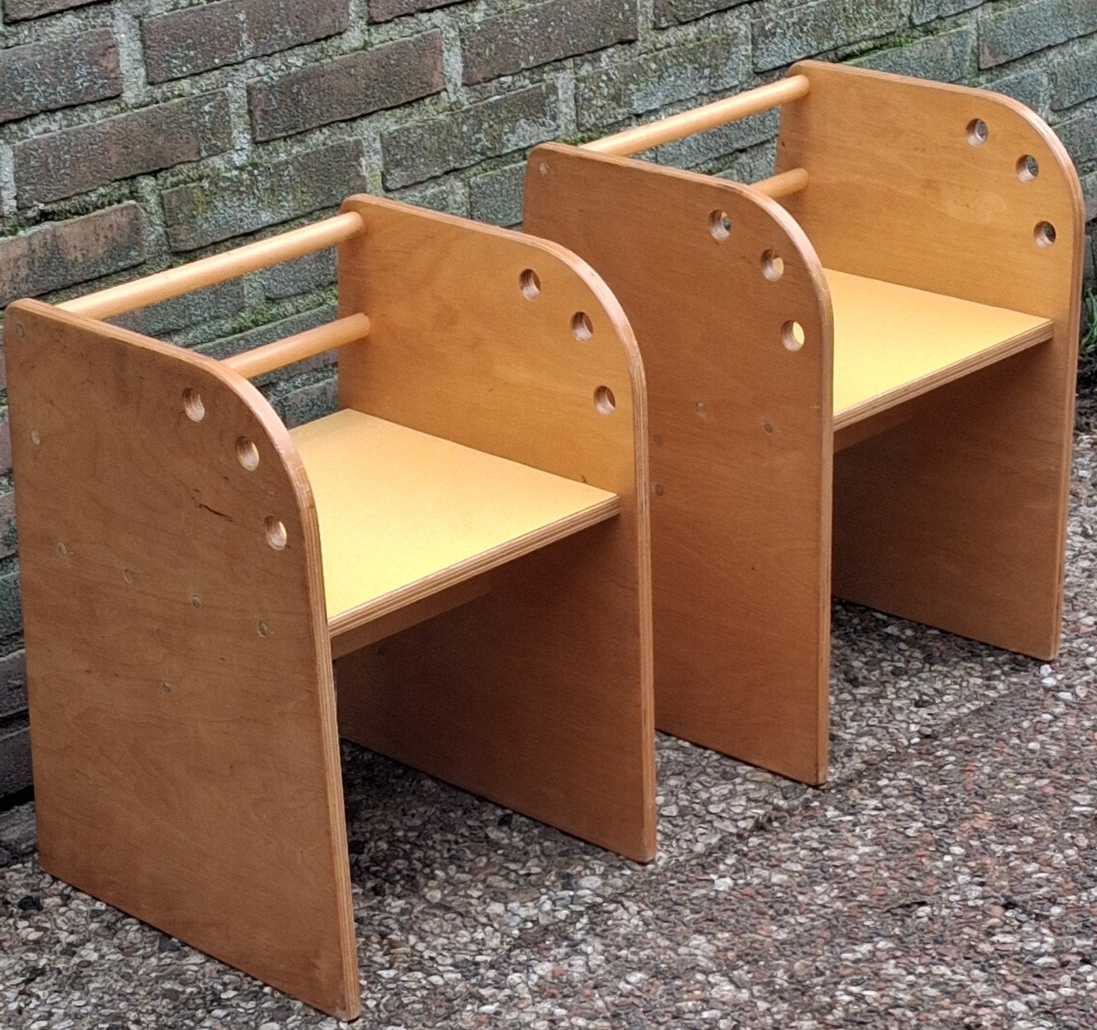 Kinderstoel. Kubistische designstoel.  Robuust. 33/47 cm., Ophalen, Zo goed als nieuw, Stoel(en)