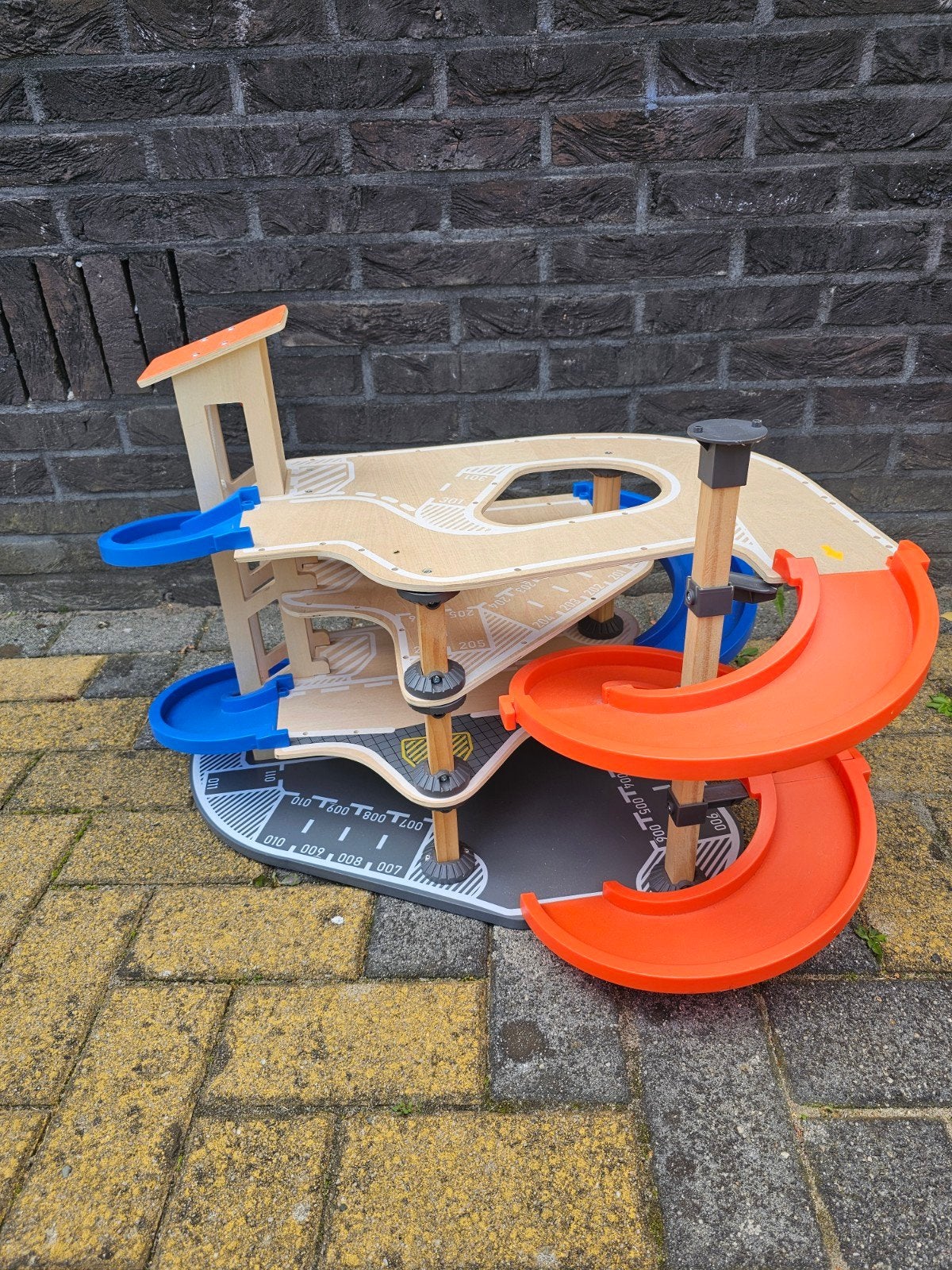 Speelgarage, Ophalen