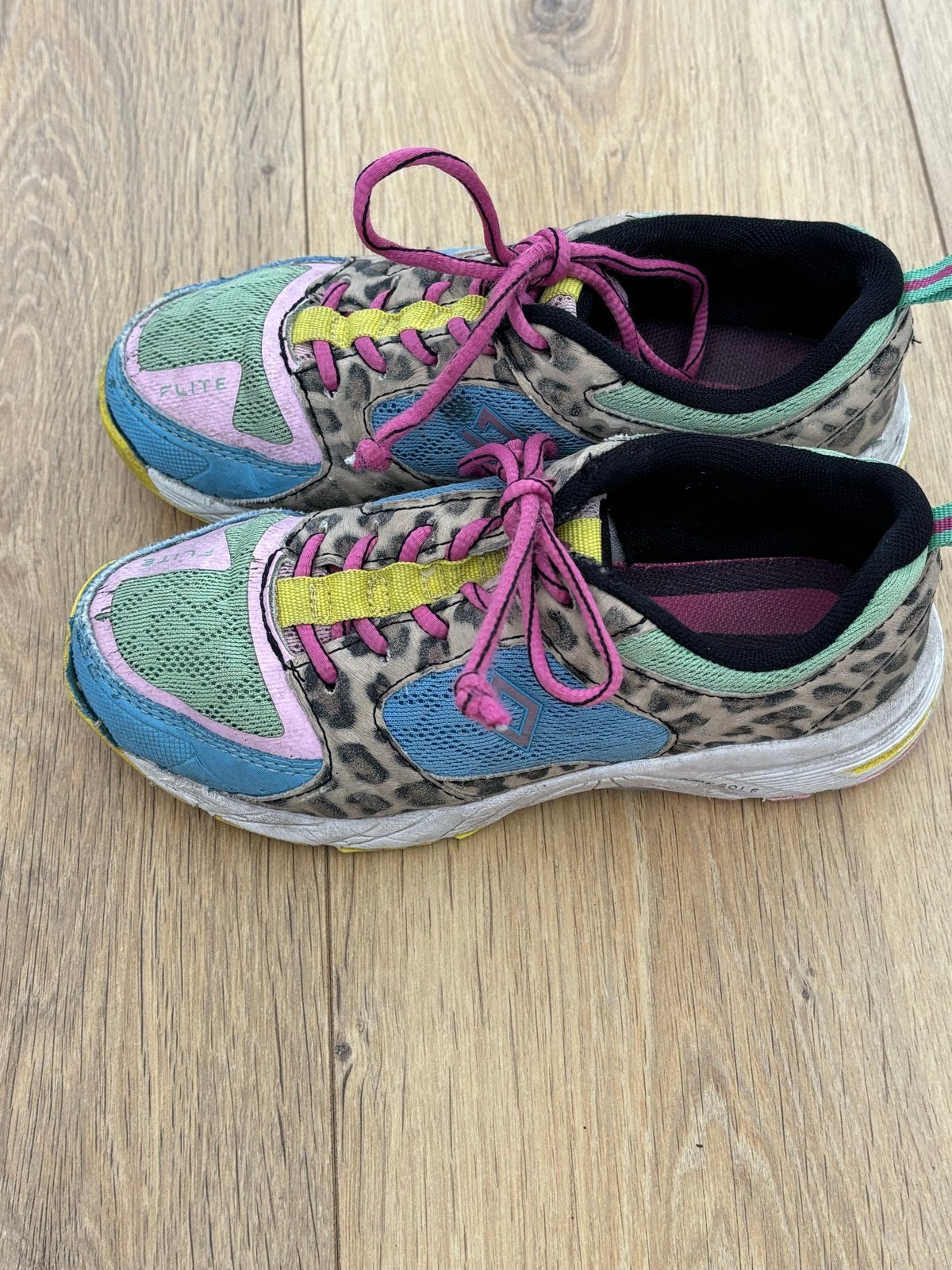 Brabo hockeyschoenen maat 32 (vallen klein), Ophalen of Verzenden, Gebruikt, Schoenen