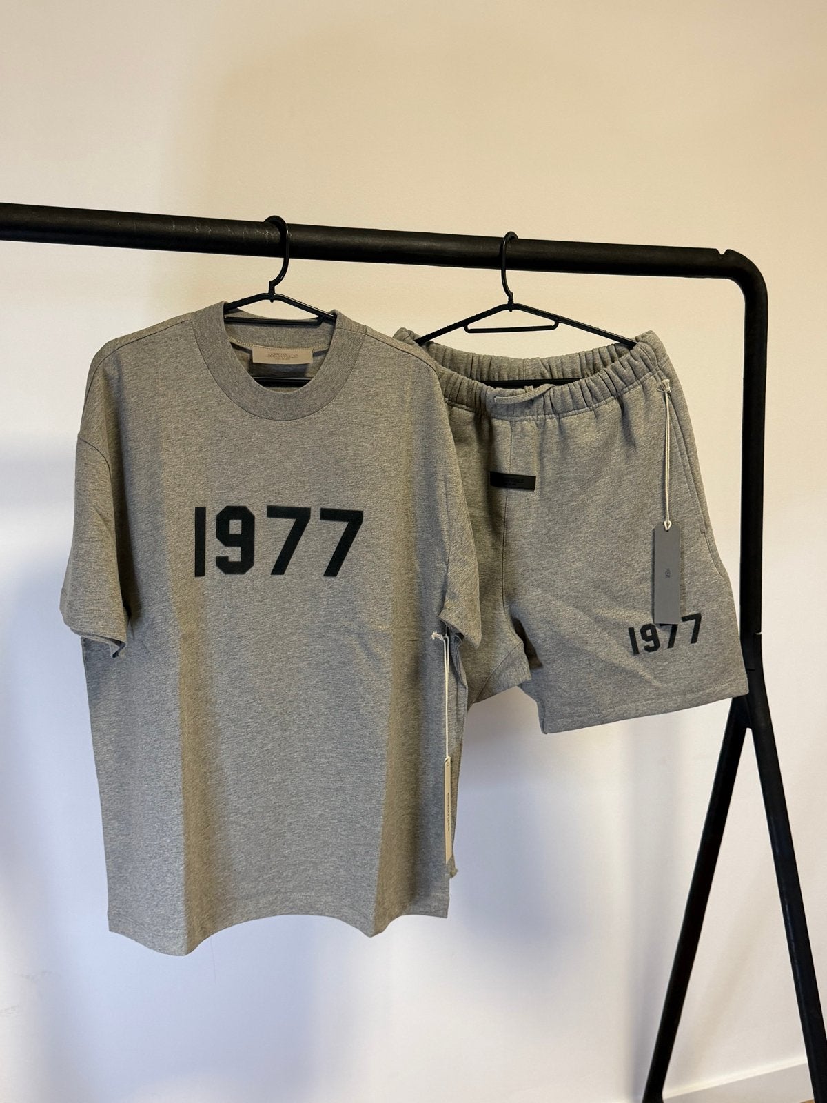 Essentials zomerset 1977 - T-shirt en korte broek, Ophalen of Verzenden, Nieuw, Overige maten, Grijs
