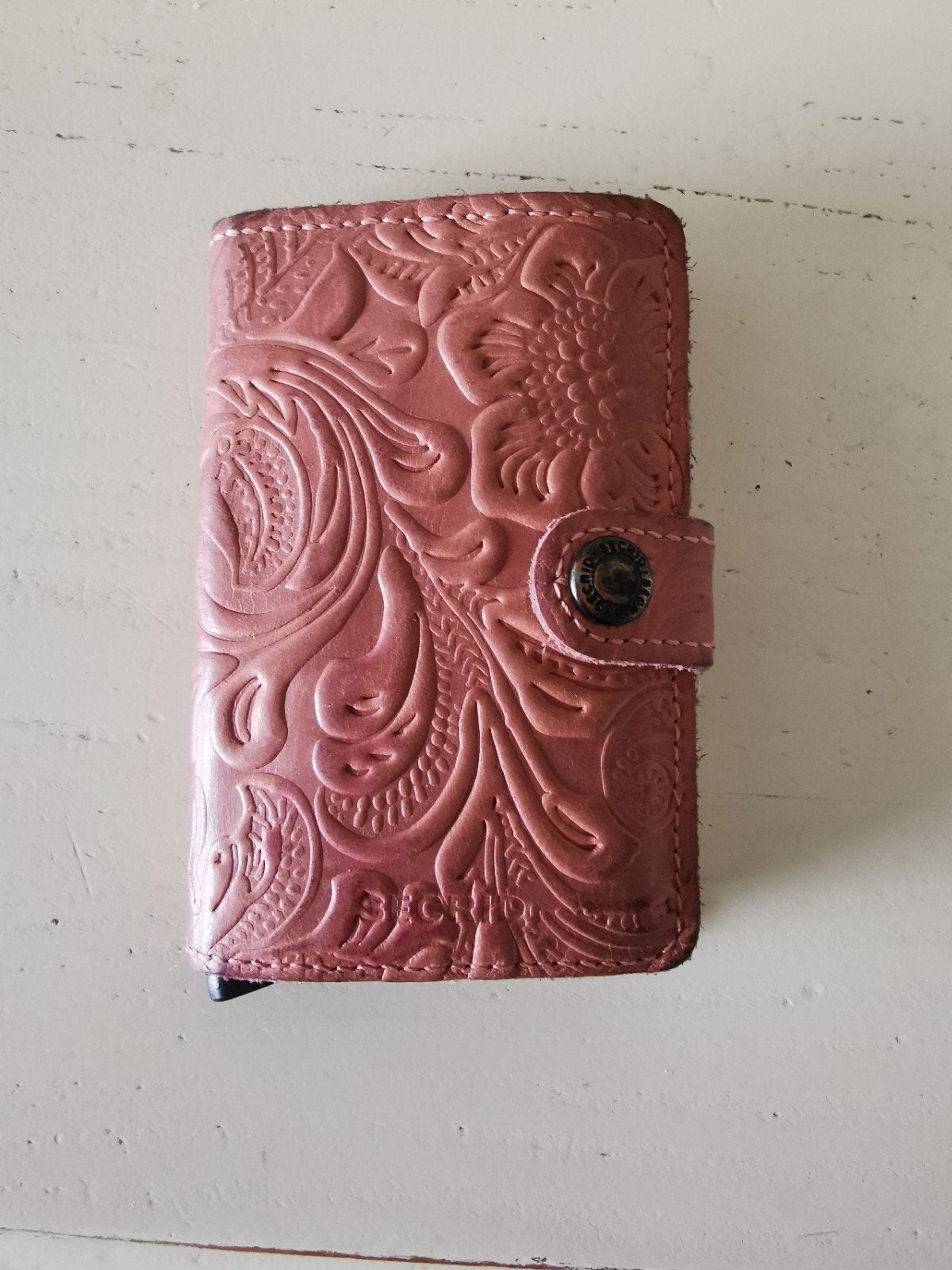 Secrid Miniwallet Embossed Vintage Roze, Sieraden, Tassen en Uiterlijk, Portemonnees, Overige merken, Gebruikt, Ophalen of Verzenden
