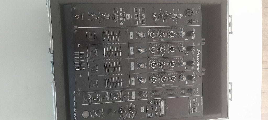 Pioneer DJM-900 NXS mixer + flightcase 1200 euro, Dj