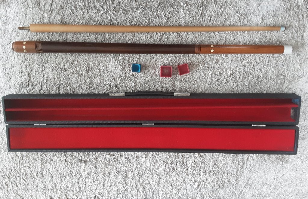 Biljartkeu + mooie zwarte koffer en krijtje., Sport en Fitness, Biljarten en Poolen, Ophalen of Verzenden, Gebruikt, Keu of Ballen