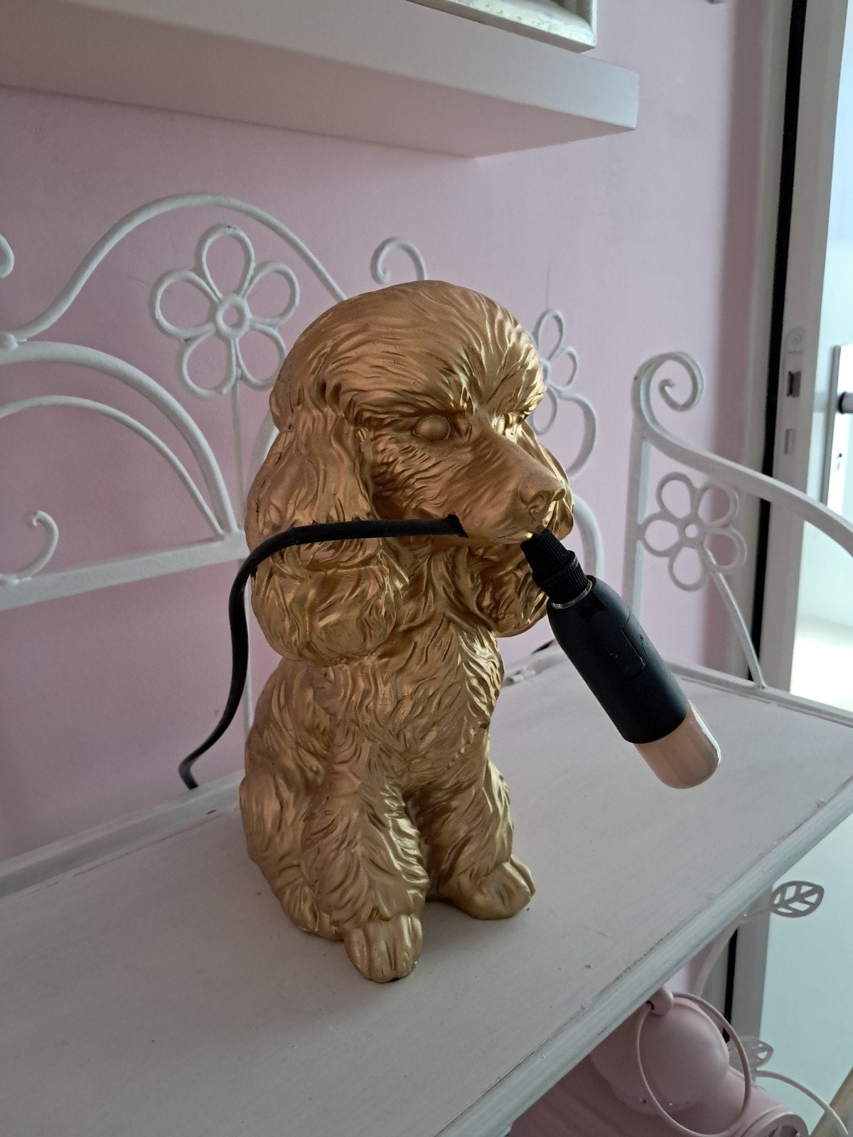 Tafellamp Gouden Hondje, Huis en Inrichting, Lampen | Tafellampen, Zo goed als nieuw, Kunststof, E27 (groot), Met stekker, Goud