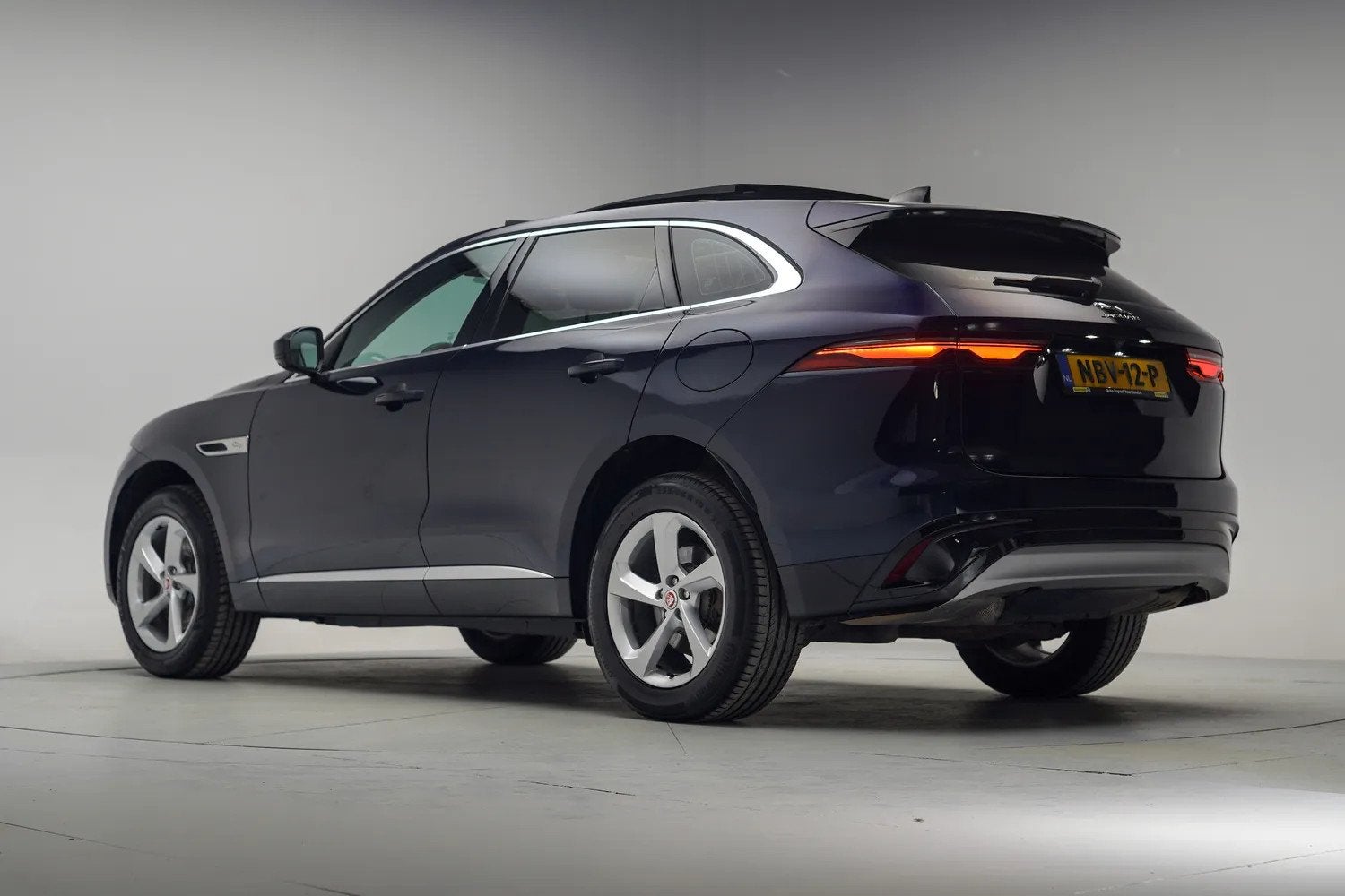 Jaguar F-Pace 2.0 P400e PHEV AWD S [ Panorama Leder Apple/An, Auto's, Automaat, Dealer onderhouden, Gebruikt, 4 cilinders