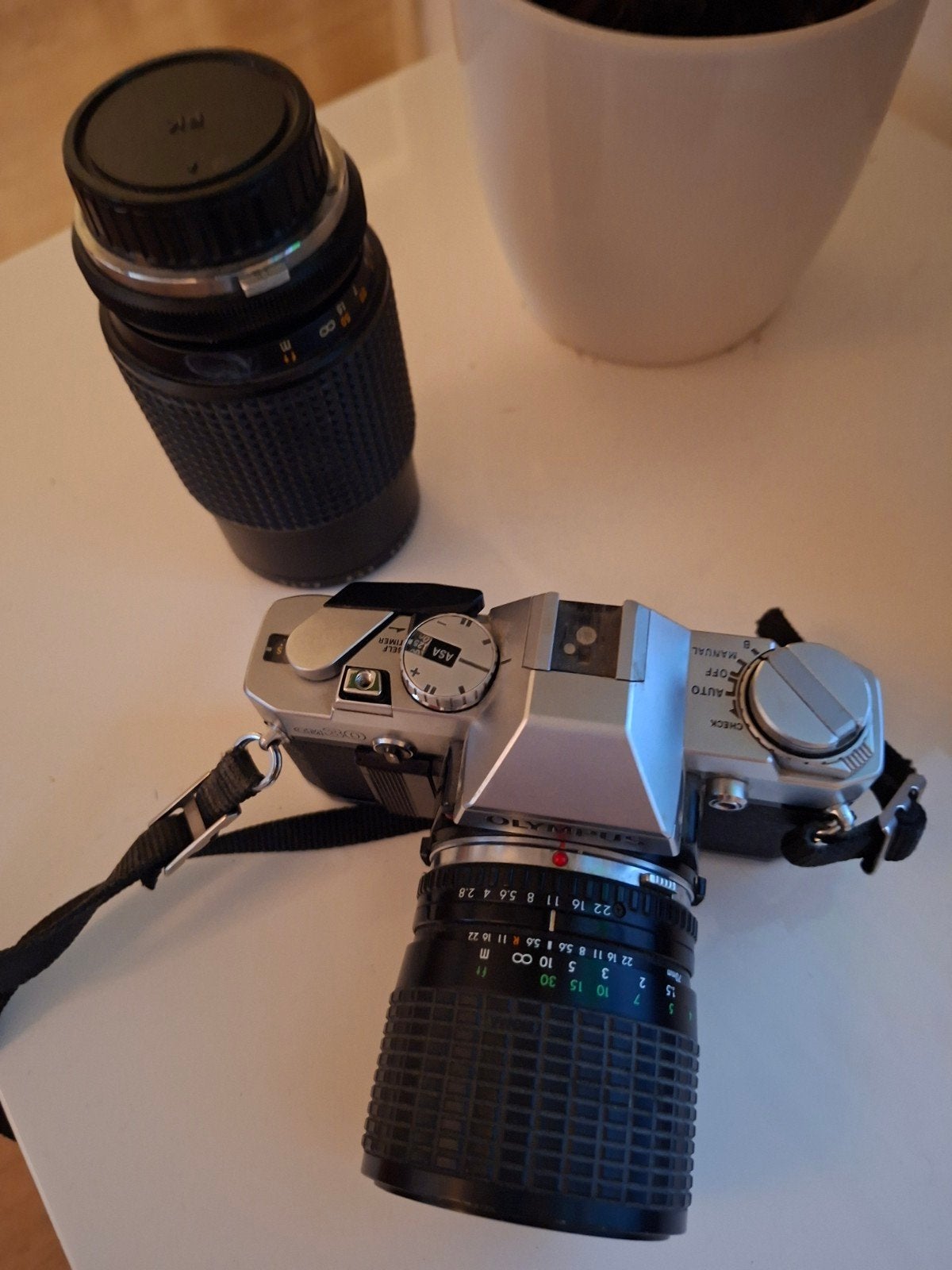 Olympus OM 30 Spiegelreflexcamera met 2 lenzen, Audio, Tv en Foto, Fotografie | Lenzen en Objectieven, Gebruikt, Olympus, Handmatige focus