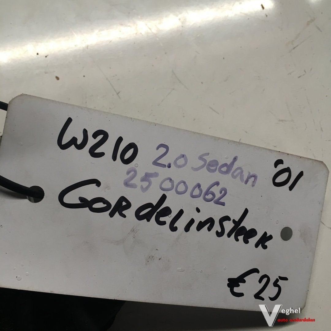 Mercedes W210 2001  sedan   2500062  Gordel insteek achter m, Gebruikt, -, -, Ophalen of Verzenden