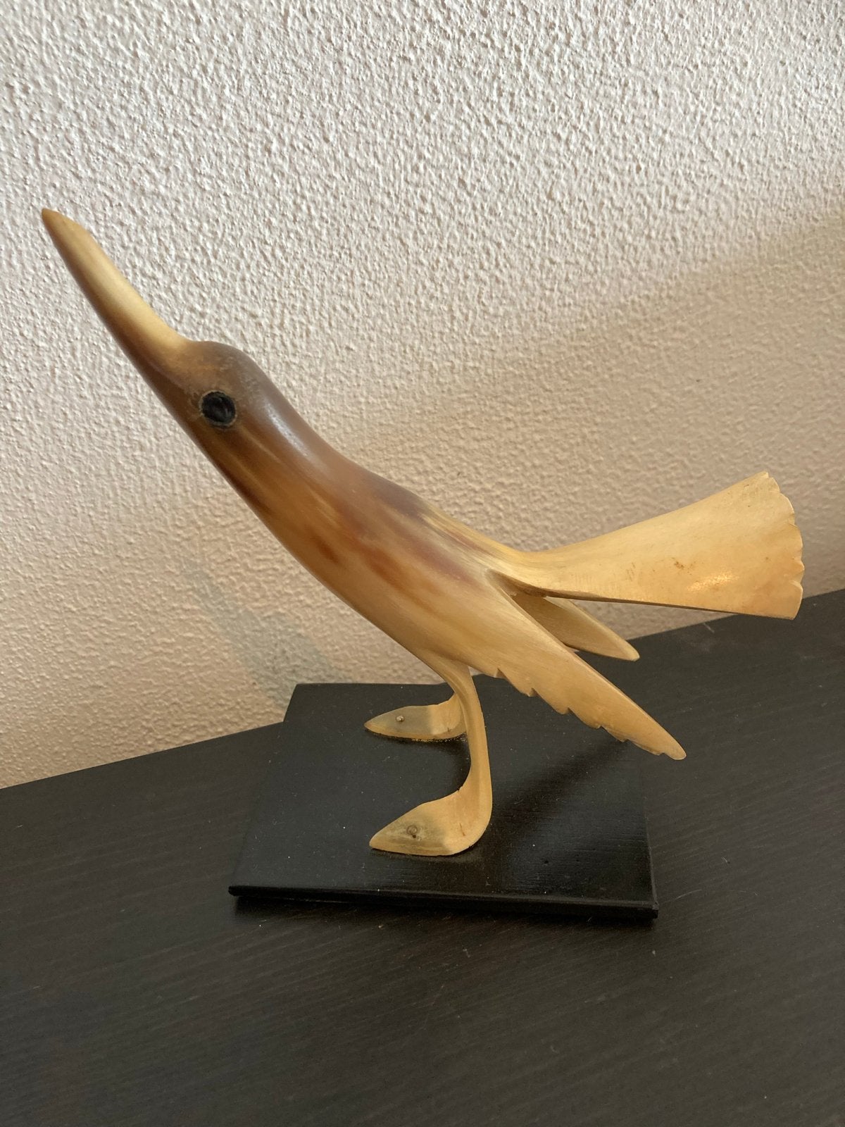 Vintage Gekerfd Buffelhoorn Vogelbeeldje Jaren '50, Antiek en Kunst, Ophalen of Verzenden