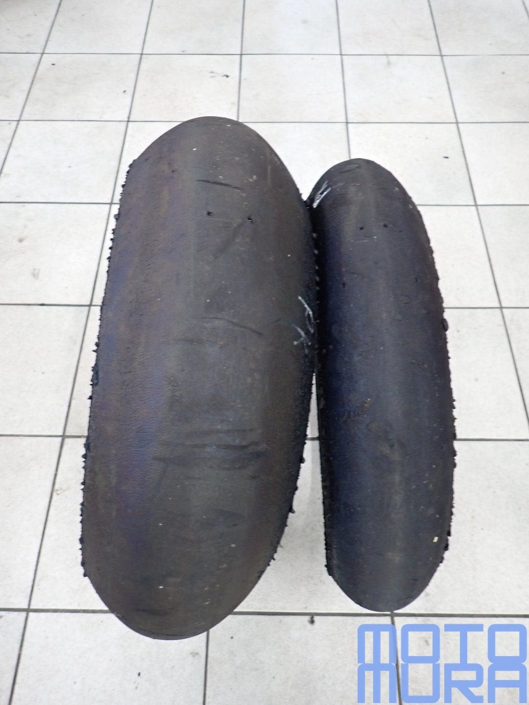 Gebruikte Pirelli Slick set 200/65ZR17 125/70ZR17 banden rac, Ophalen of Verzenden, -, -, -