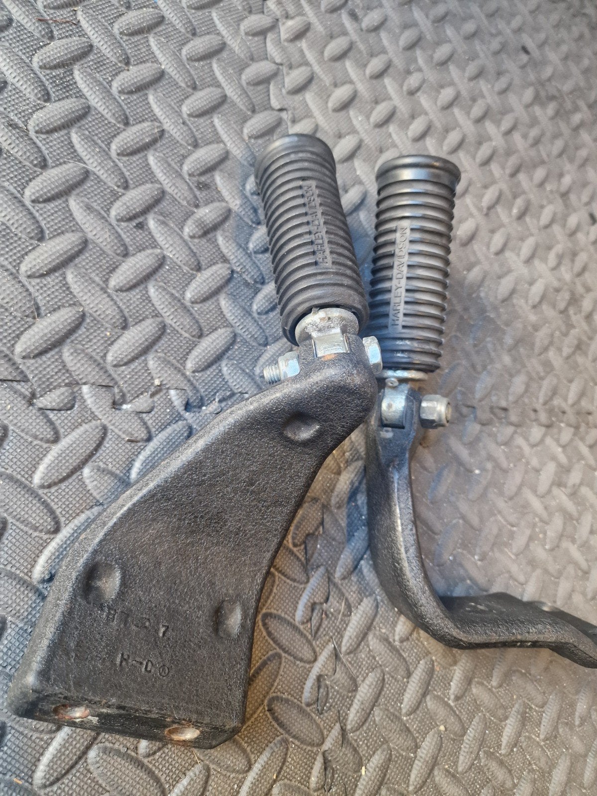 Harley-Davidson orgineel Voetsteunen met Beugels dyna 2004, Ophalen of Verzenden