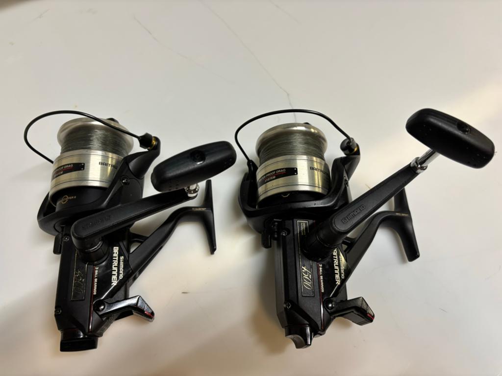 2x Shimano baitrunner usa 4500B vrijloopmolens, Ophalen of Verzenden, Gebruikt, Molen