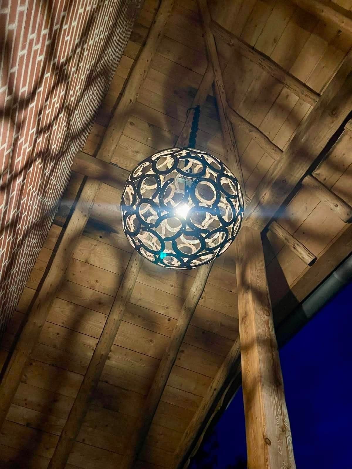 hanglamp van hoefijzers hoefijzerbol hoefijzerkunst lamp, Ophalen of Verzenden