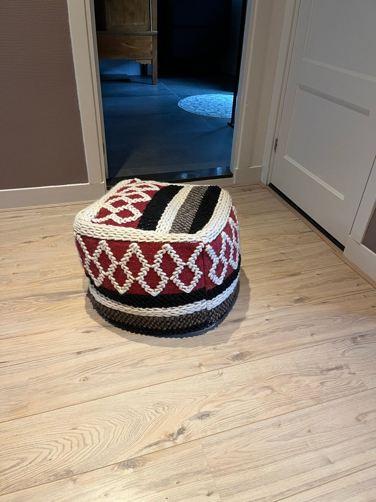 Gebreide poef met patroon, Ophalen, Minder dan 50 cm, Vierkant, Minder dan 50 cm