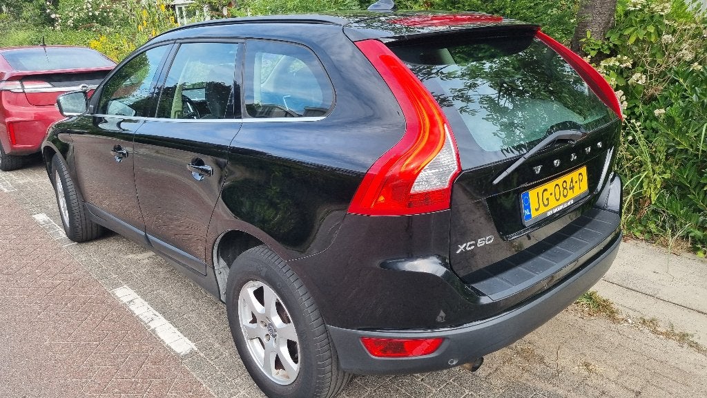 Volvo XC60 D3 Momentum automaat, Auto's, Euro 5, 15 km/l, Zwart, 1984 cc