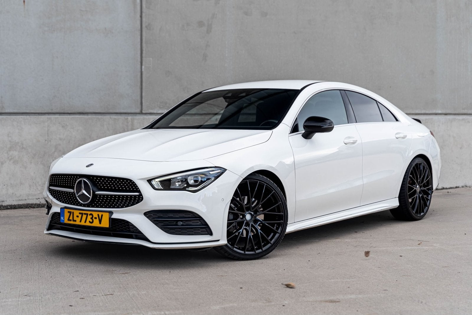 Mercedes-Benz CLA 180 AMG 7G-DCT Wit, Auto's, Mercedes-Benz, CLA, 136 pk, 4 cilinders, Wit