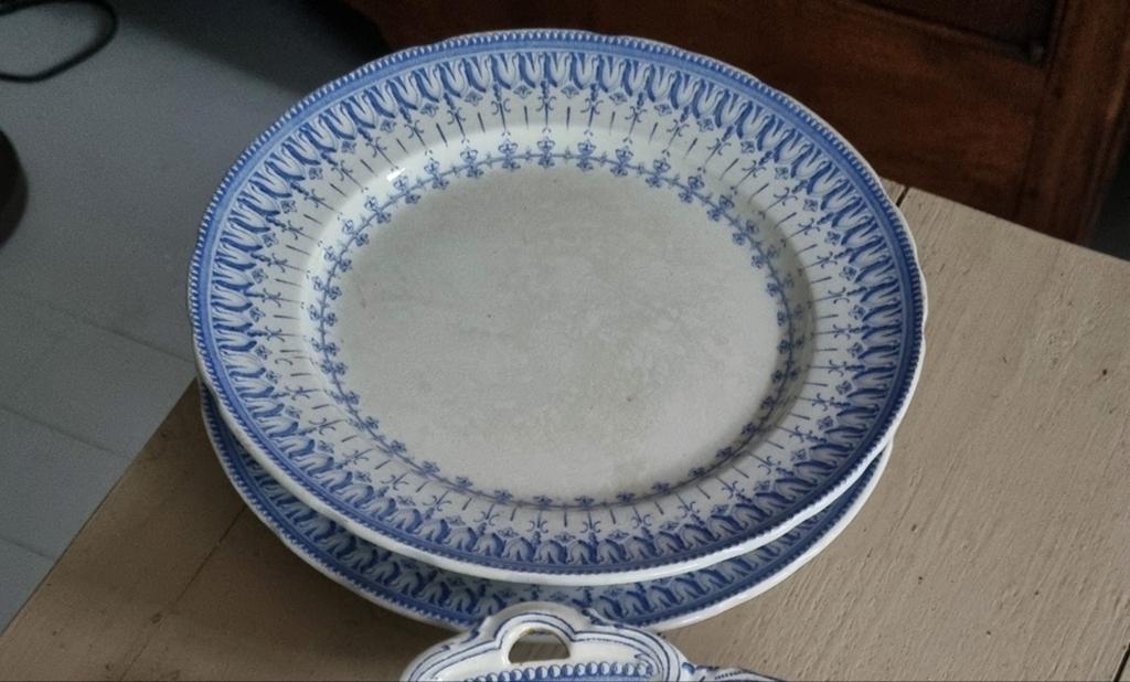2 x Limoges B en Cie porselein bord op voet ca 1900, Antiek en Kunst, Ophalen of Verzenden