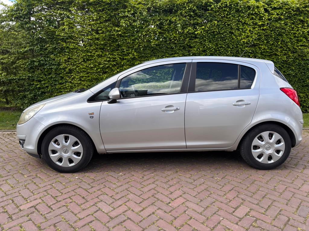 Opel Corsa 1.2 16V 5D 2010 Grijs, Voorwielaandrijving, Stof, Zwart, 4 cilinders