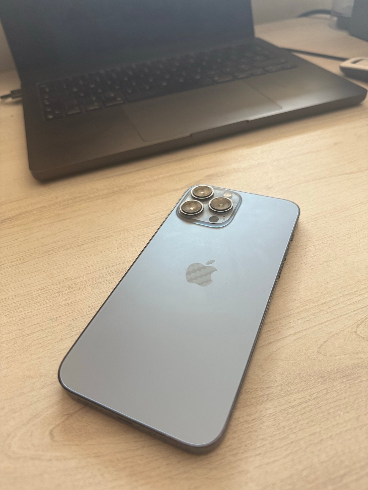 Apple iPhone 13 Pro Max met Oplader, Lightning, Zo goed als nieuw, Oplaadkabel, Apple