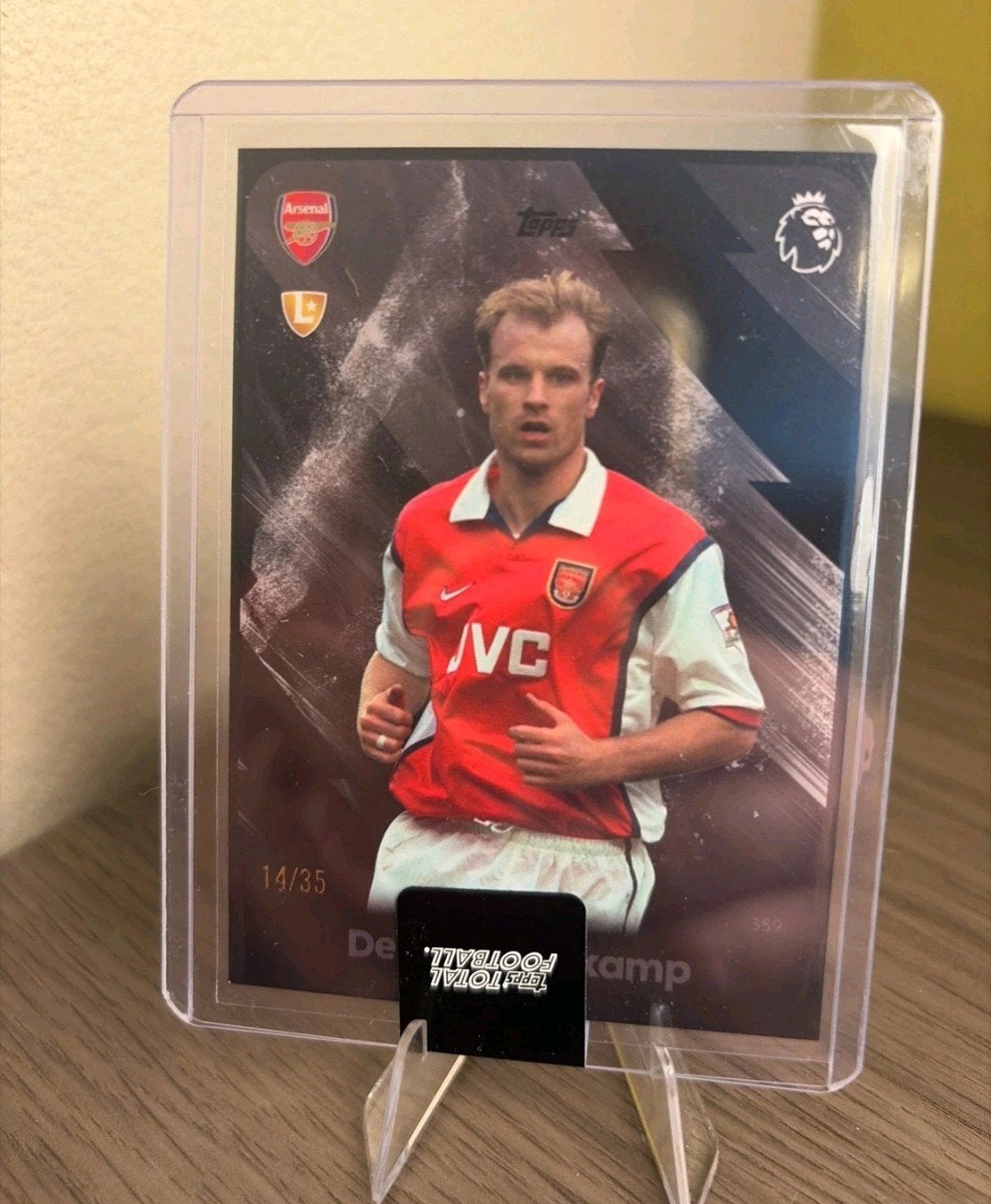 Dennis Bergkamp 14/35 Topps Total Football, Ophalen of Verzenden, Zo goed als nieuw, Buitenlandse clubs, Spelerskaart