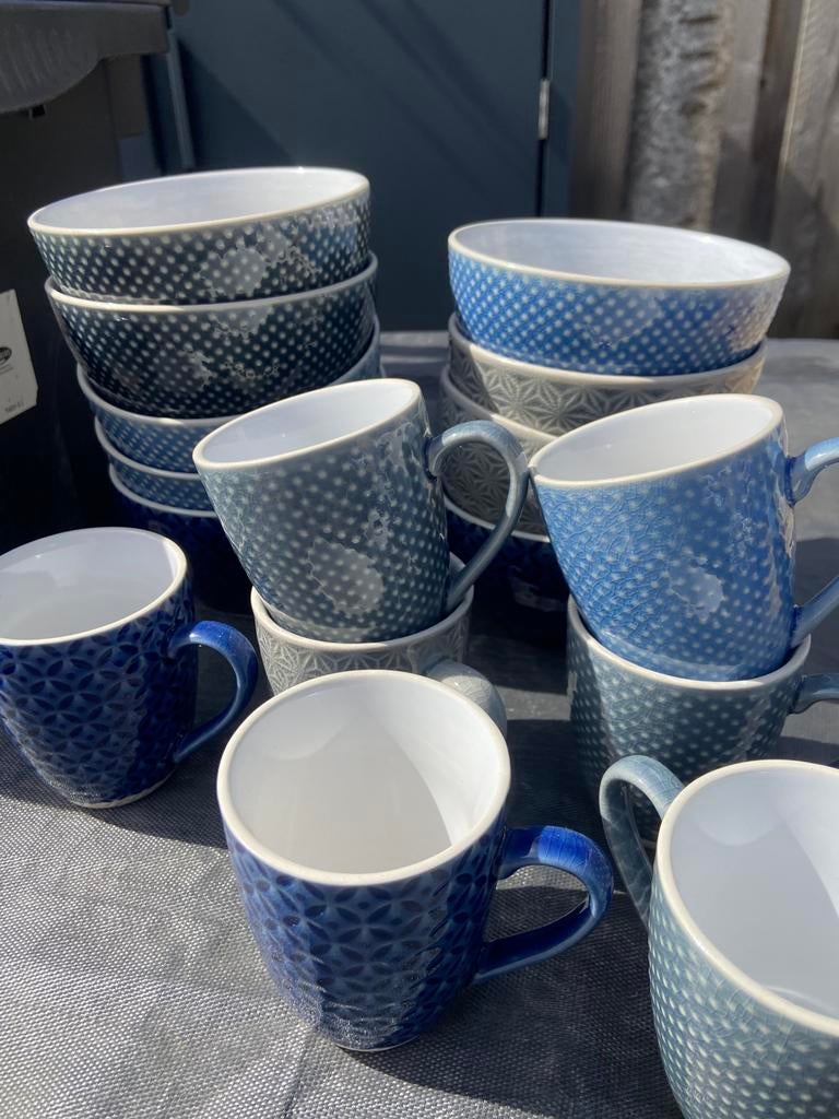 Veel nette blauwtinten kopjes schaaltjes borden zie fotos, Huis en Inrichting, Keuken | Servies, Ophalen, Zo goed als nieuw, Bord(en)