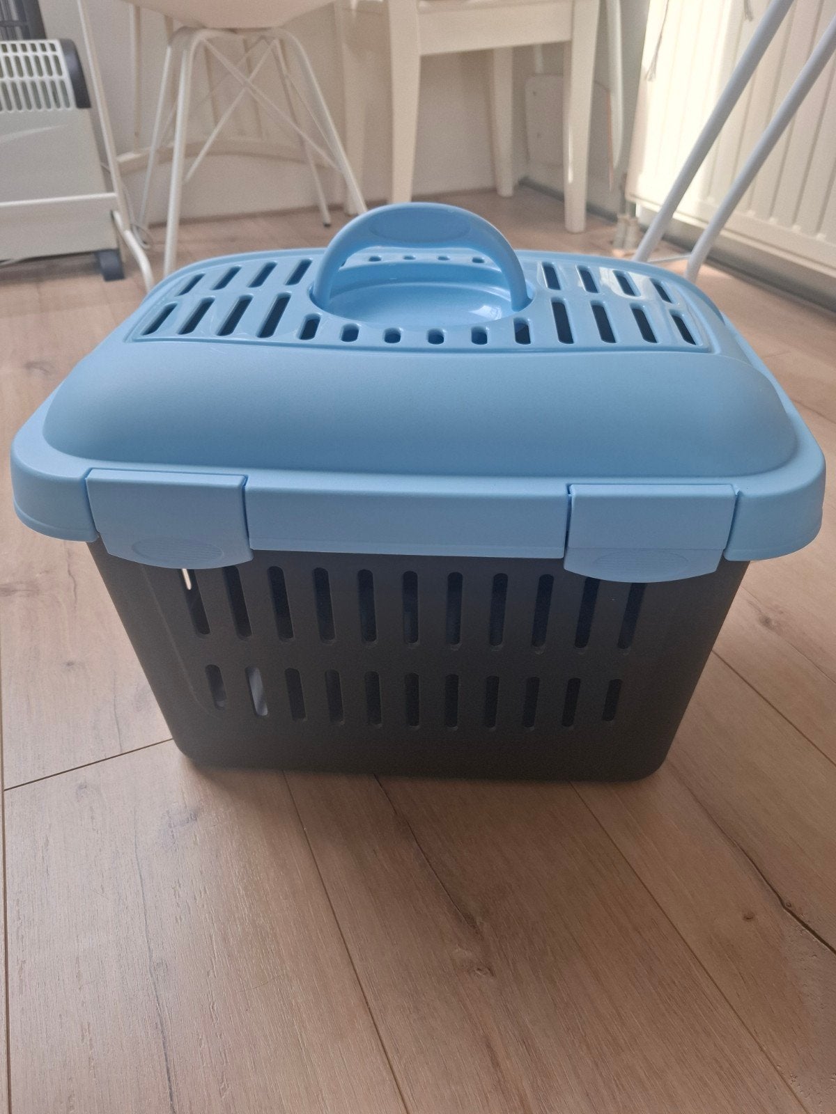 kunststof reismand voor kat of kleine hond., Ophalen, Zo goed als nieuw
