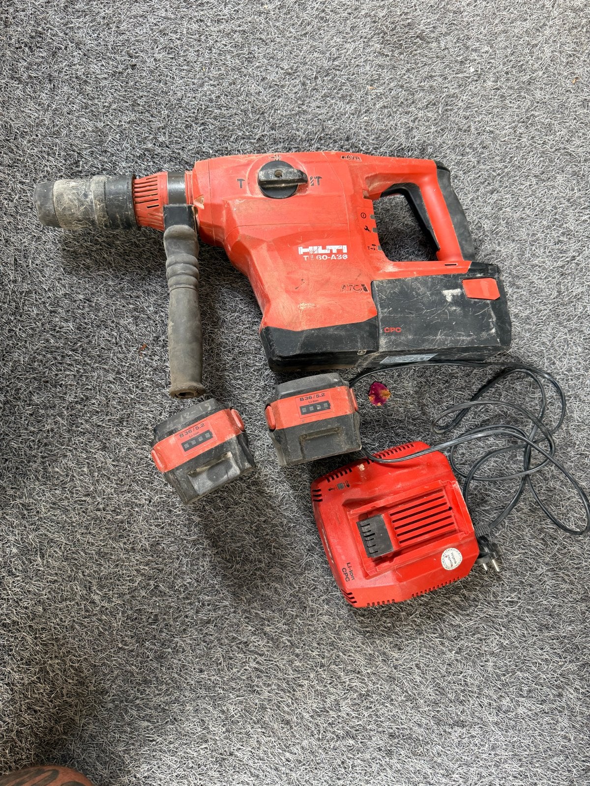 Hilti TE 60-A36 SDS-Max Boor-/Hakhamer met 3 accu's, Boor- en/of Breekhamer, Ophalen of Verzenden, Klopboormechanisme, Gebruikt