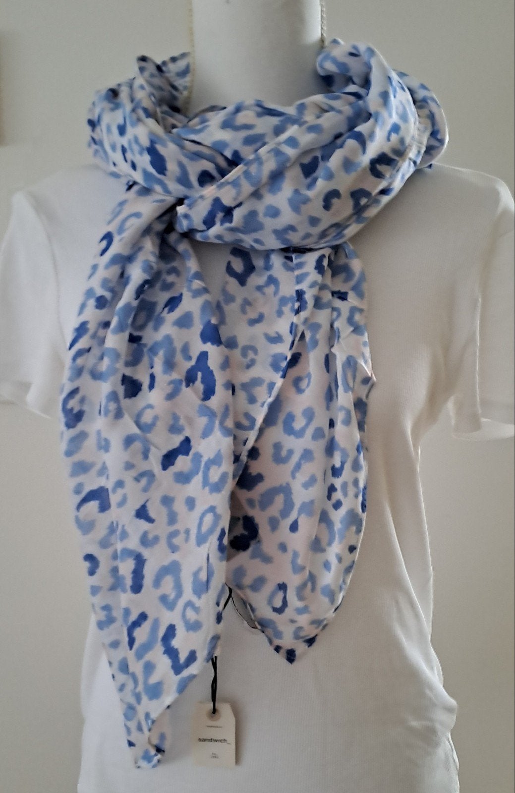 SANDWICH SHAWL Nieuw met labels blauw, Kleding | Dames, Maat 46/48 (XL) of groter, Nieuw, Ophalen of Verzenden, Sjaal