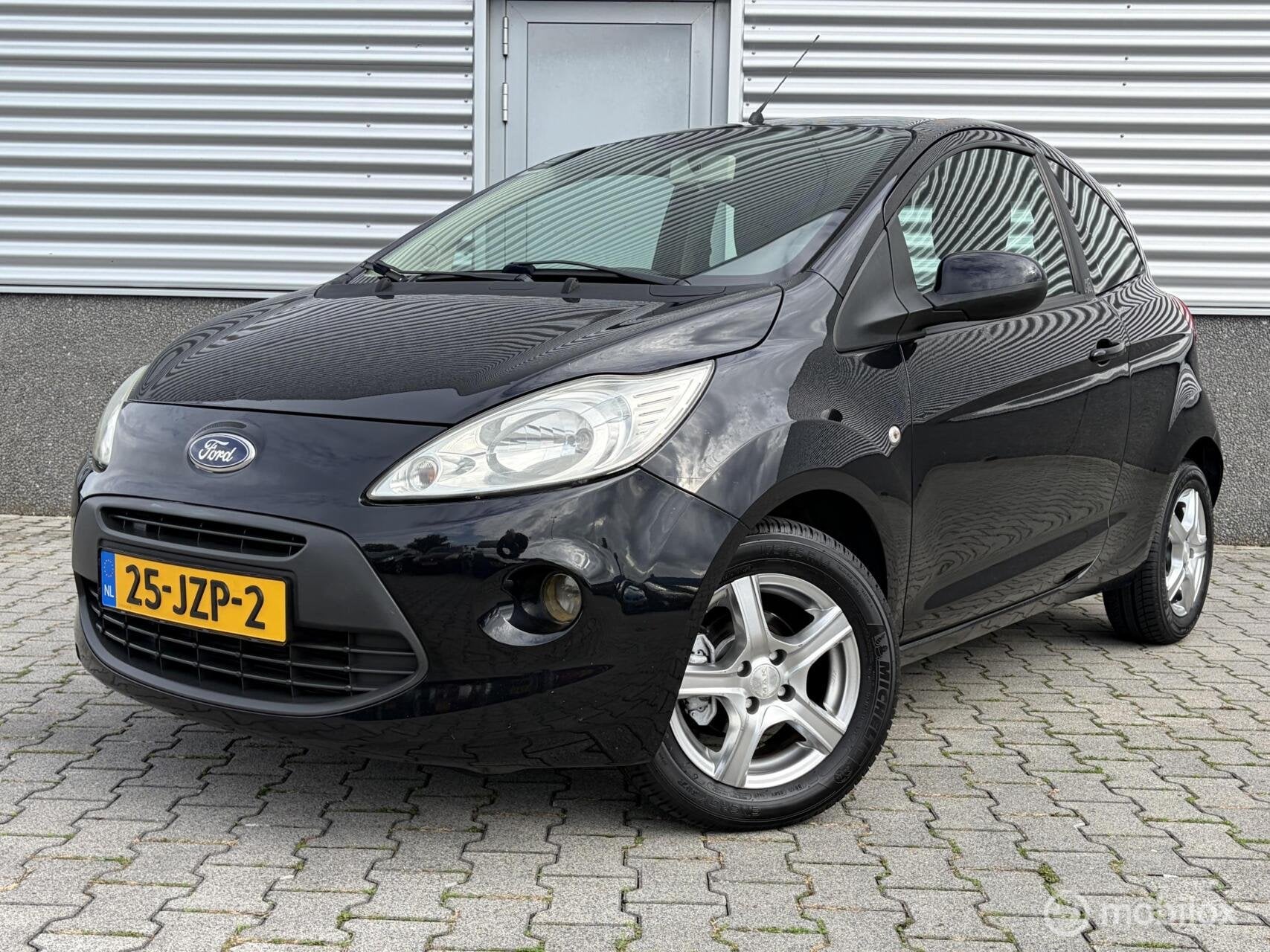 Ford Ka 1.2 Titanium nieuwe apk., Voorwielaandrijving, Stof, Gebruikt, 4 cilinders