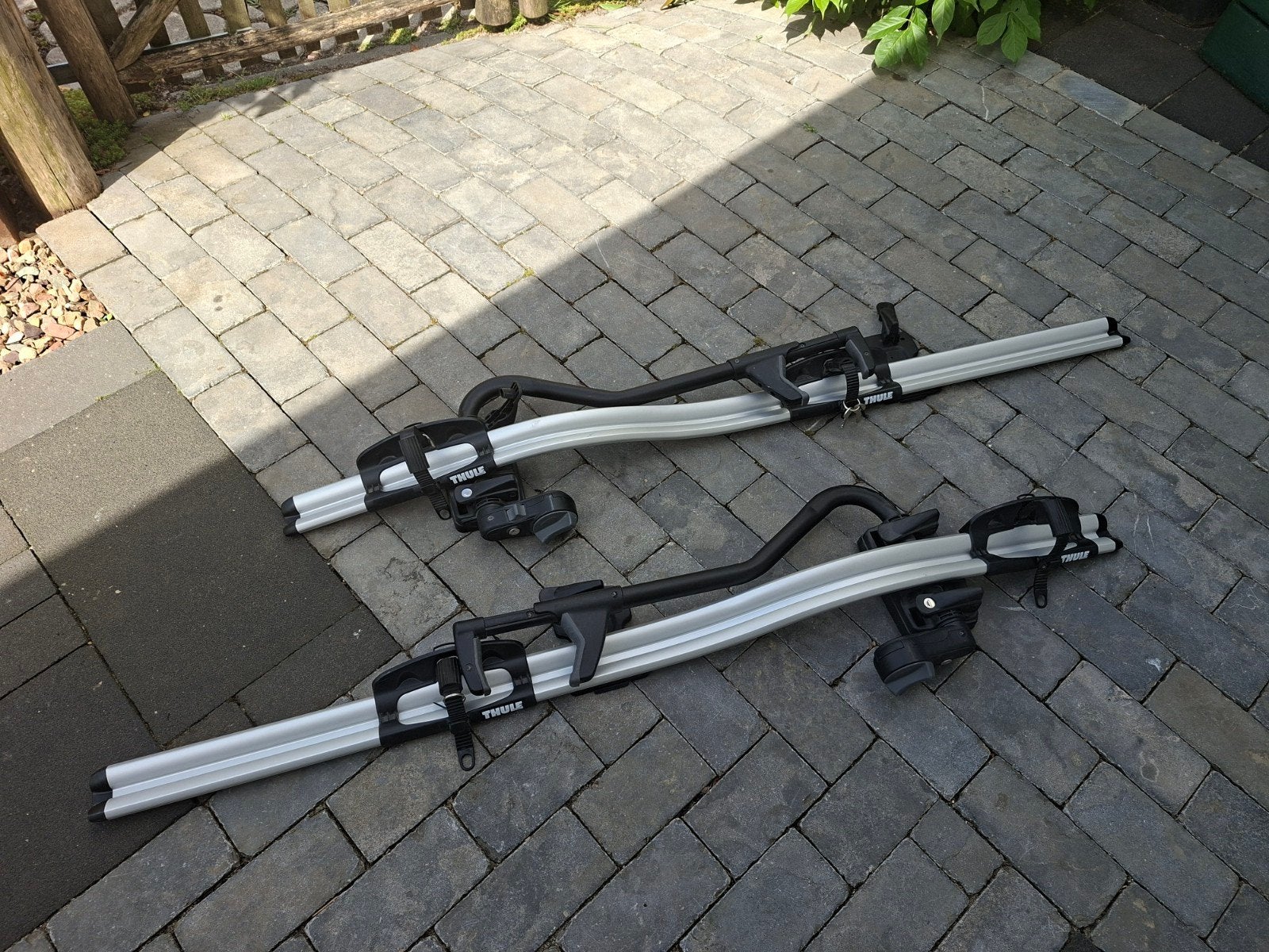 Thule Fietsendrager Dakdrager type 591 - Set van 2, Ophalen, 2 fietsen, Gebruikt, Dakdrager