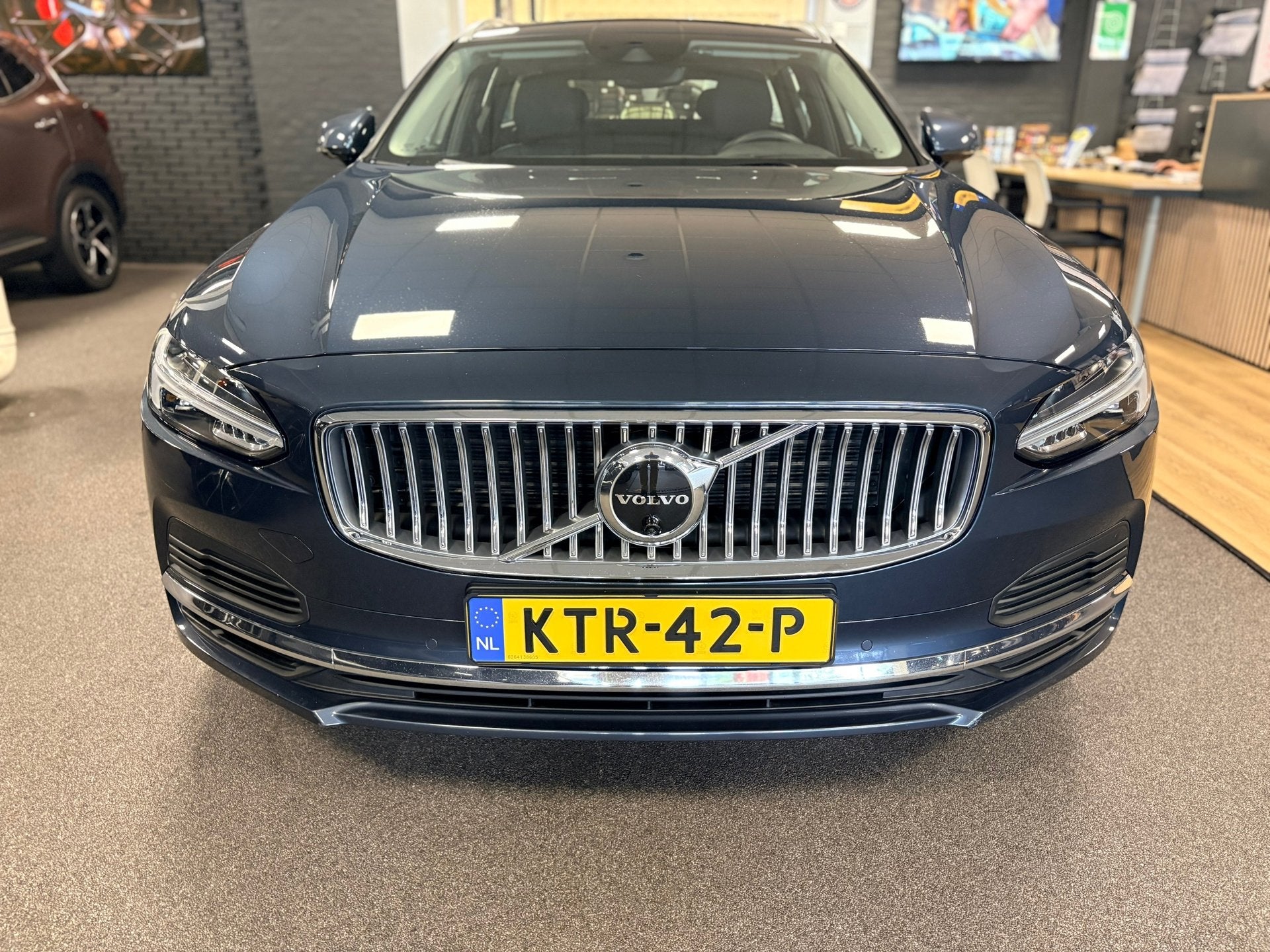 Volvo V90 2.0 T6 AWD Business Pro Automaat / Pano / leder /, Automaat, Euro 6, 4 cilinders, Blauw