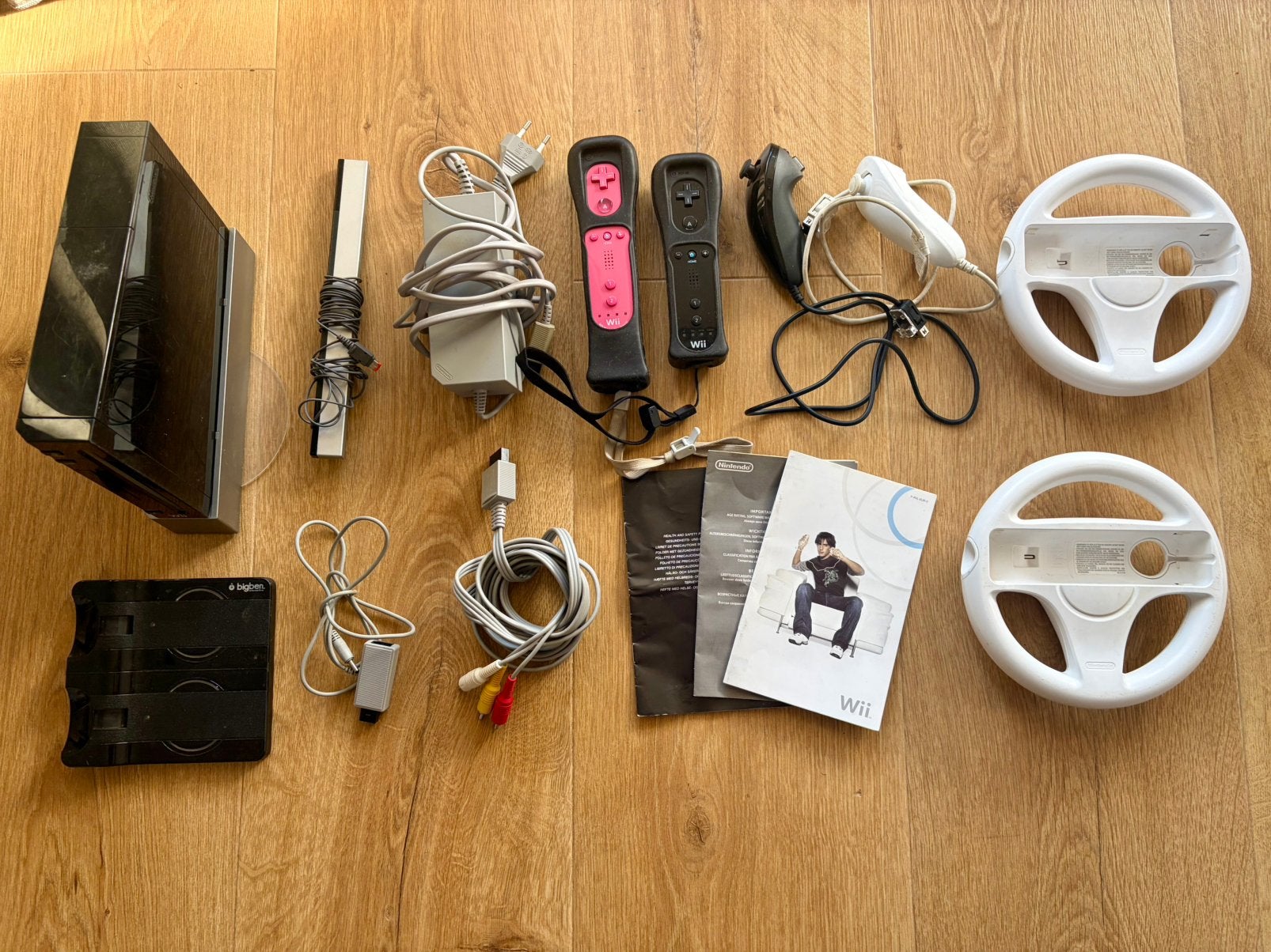 Nintendo Wii, Spelcomputers en Games, Ophalen of Verzenden, Gebruikt, Met 2 controllers, Met stuurtje
