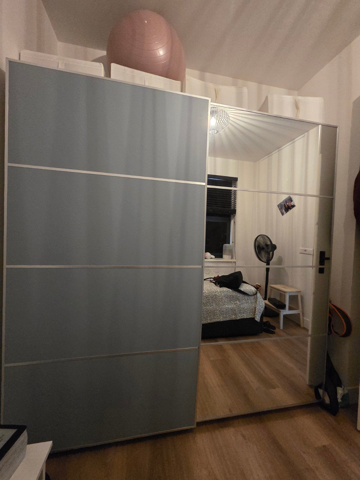 IKEA PAX Kledingkast met schuifdeuren en spiegel, Gebruikt, Modern, functioneel, 200 cm of meer, 50 tot 75 cm