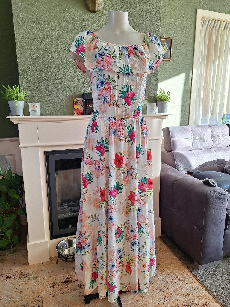 Lola Liza maxi jurk S valt als M 40, Kleding | Dames, Jurken, Maat 38/40 (M), Zo goed als nieuw, Onder de knie, Lola Liza