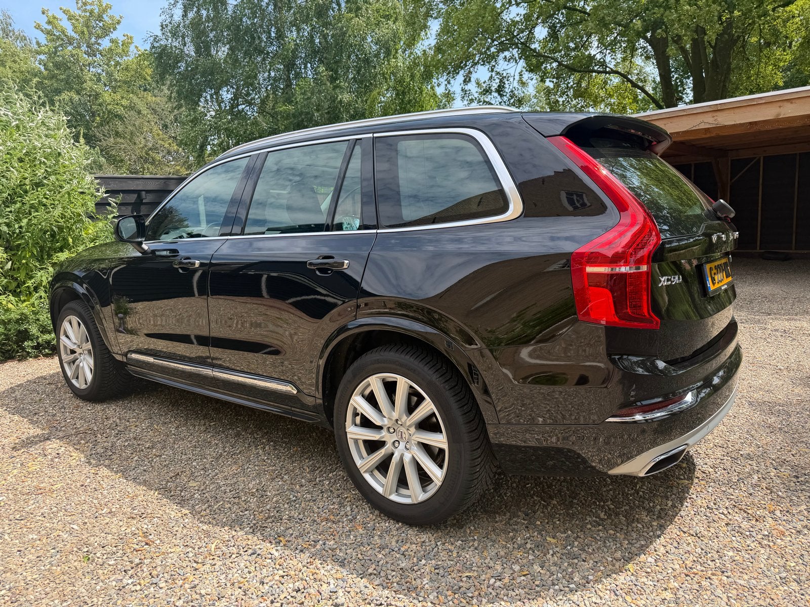 Volvo XC90 T5 250pk Geartronic 7P AWD 2019 BTW auto, Zwart, 1969 cc, 7 stoelen, 1896 kg