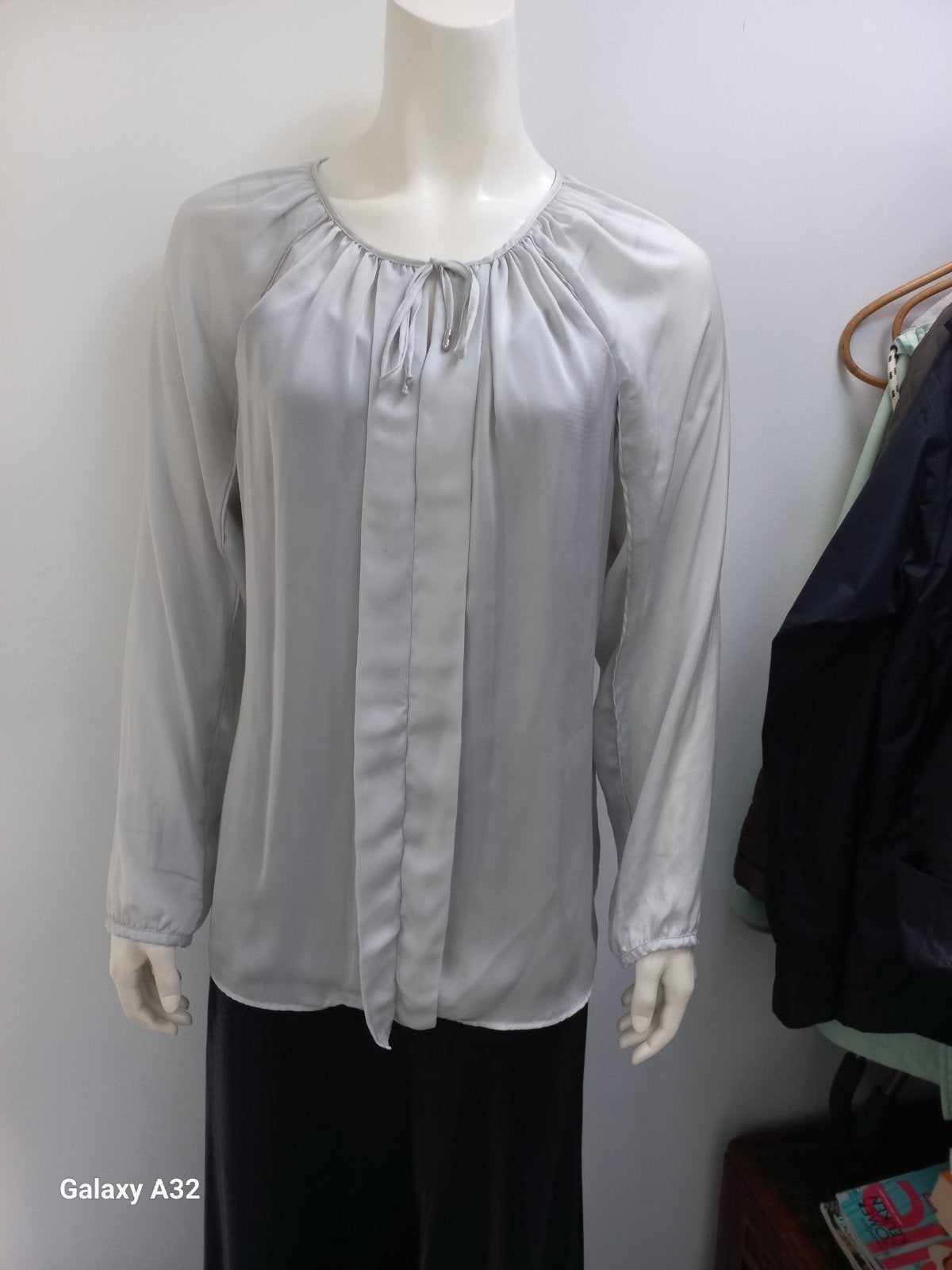 Stijlvolle grijze blouse van Expresso - Maat 42, Expresso, Maat 42/44 (L), Ophalen of Verzenden, Zo goed als nieuw