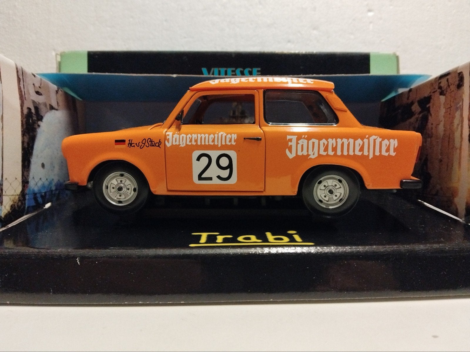 Trabant 601 sedan Jagermeister oranje Vitesse 1:18 KRD, Ophalen of Verzenden, Zo goed als nieuw, Auto, Sun Star