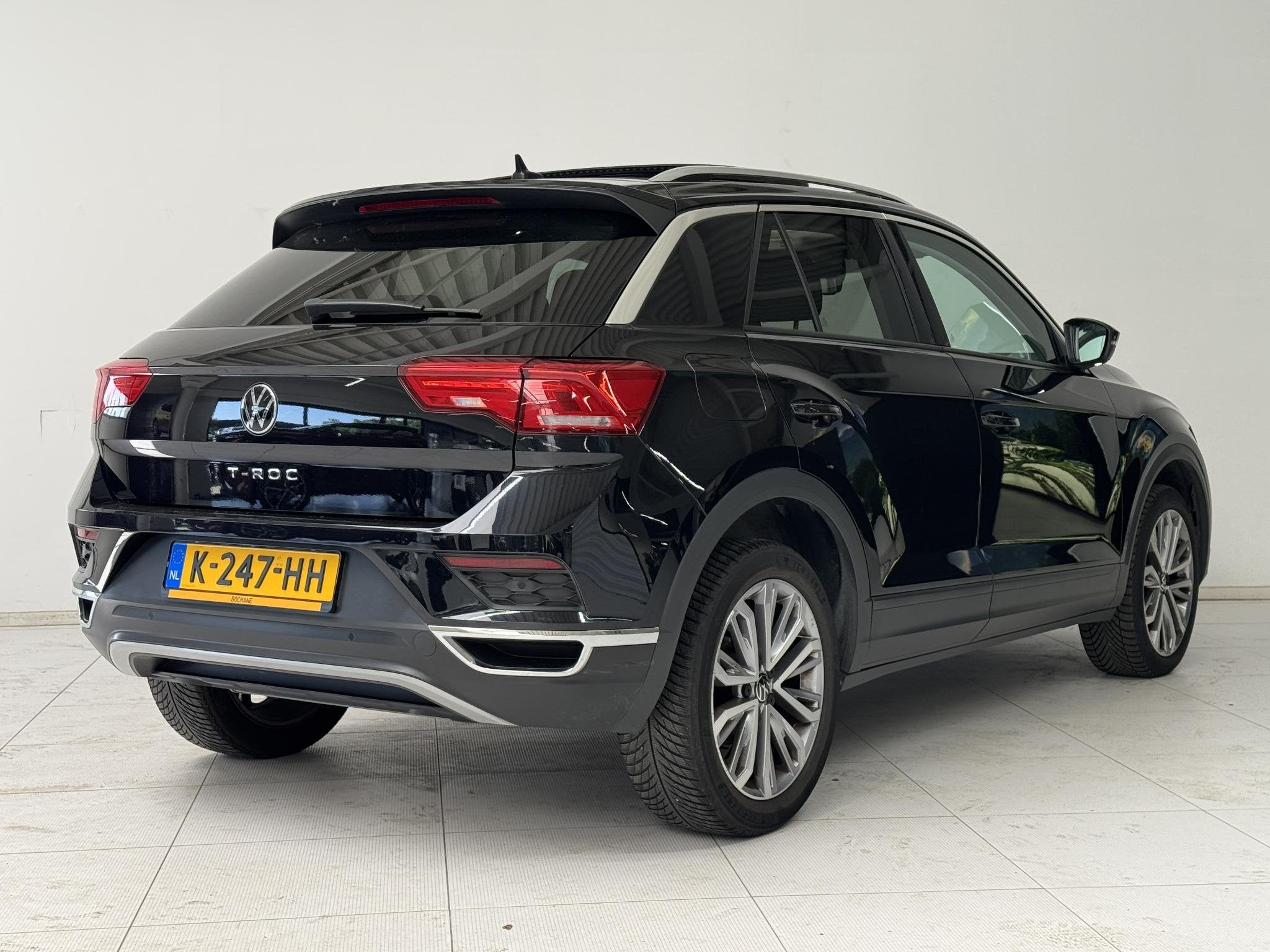 Volkswagen T-Roc 1.5 TSI Style Business | Panoramadak | Navi, Auto's, Volkswagen, 1254 kg, Stof, 4 cilinders, Zwart