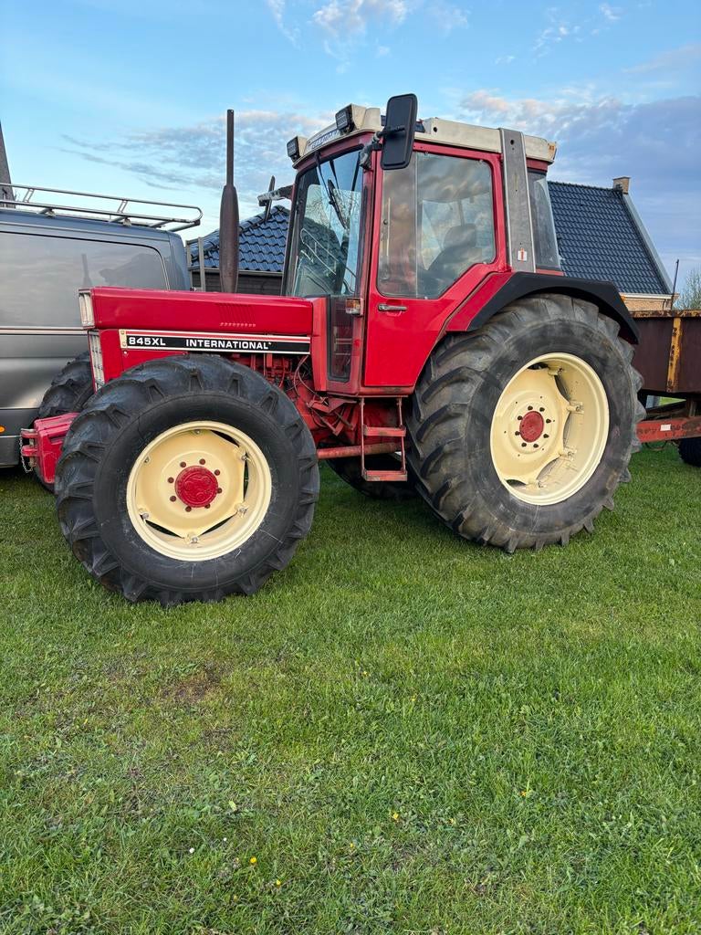 International 845 XL - Goed onderhouden met nieuwe banden, Ophalen of Verzenden, Gebruikt, Tot 80 Pk, Case IH