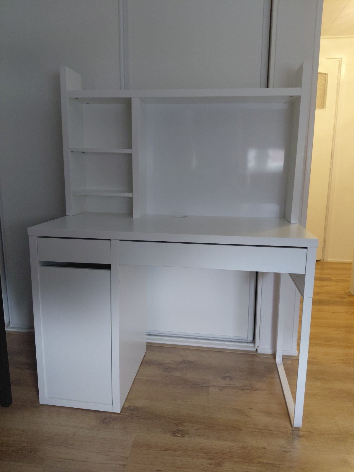 Ikea bureau, Ophalen, Schoolbureau, Zo goed als nieuw, IKEA