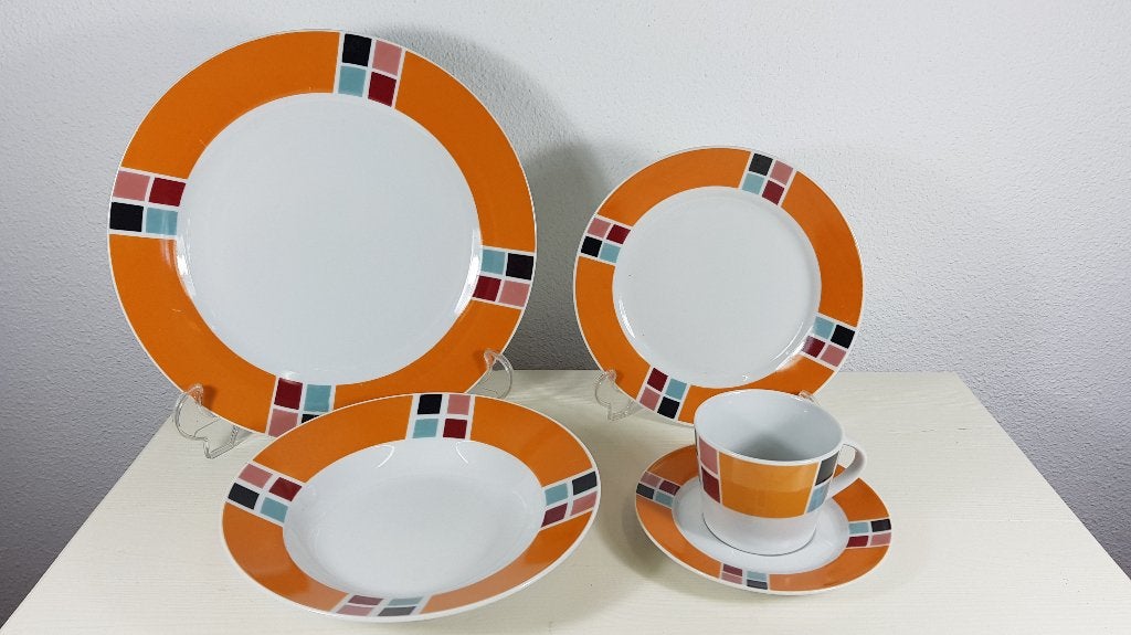 Mooi oranje wit servies voor 2 personen. 2x serviesset. 6A3, Tweedehands verkoop, Tweedehands verkoop, Gebruikt, Ophalen of Verzenden